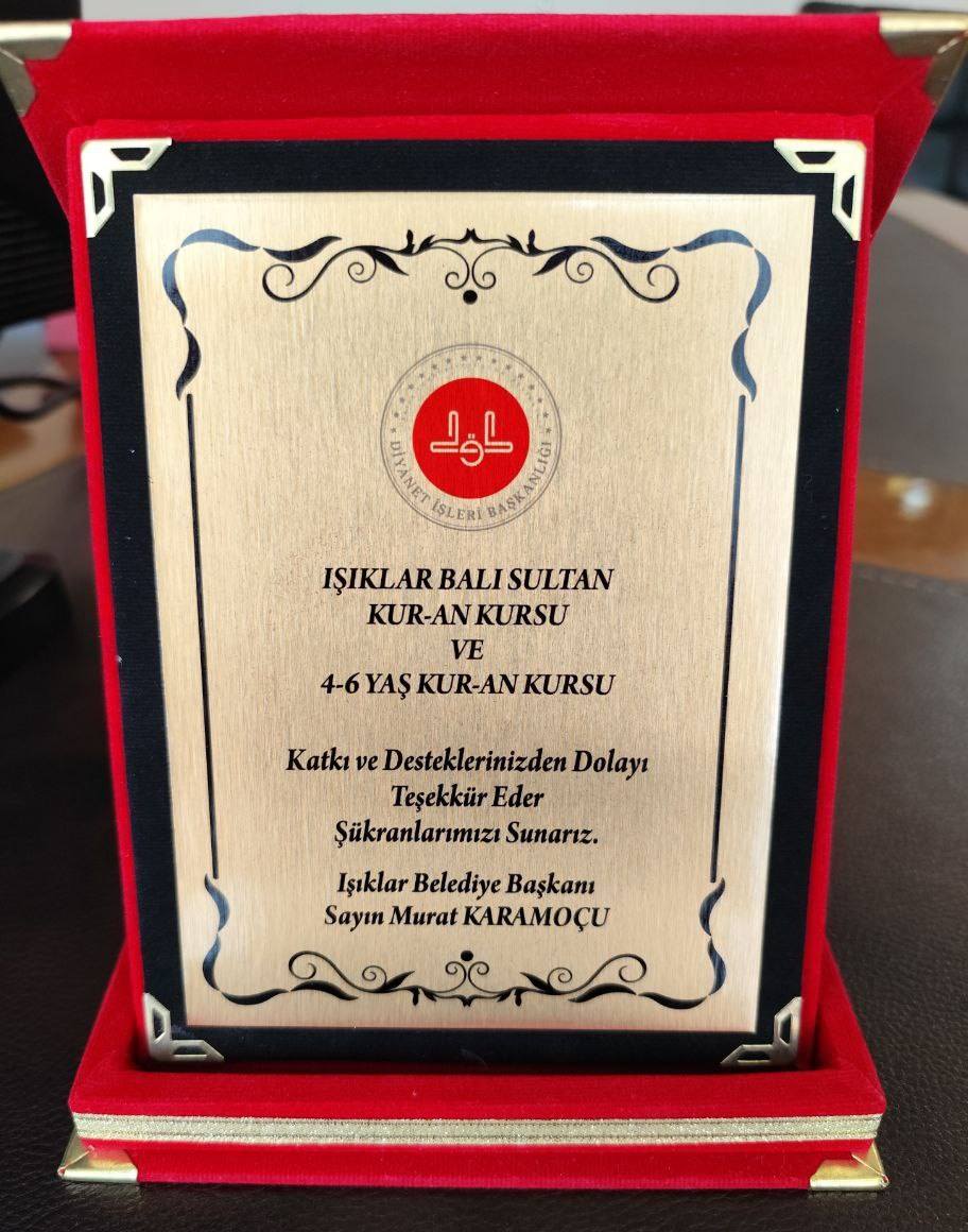 Mi̇ni̇klerden Başkan Karamoçu’ya Zi̇yaret Ve Teşekkür Plaketi̇1