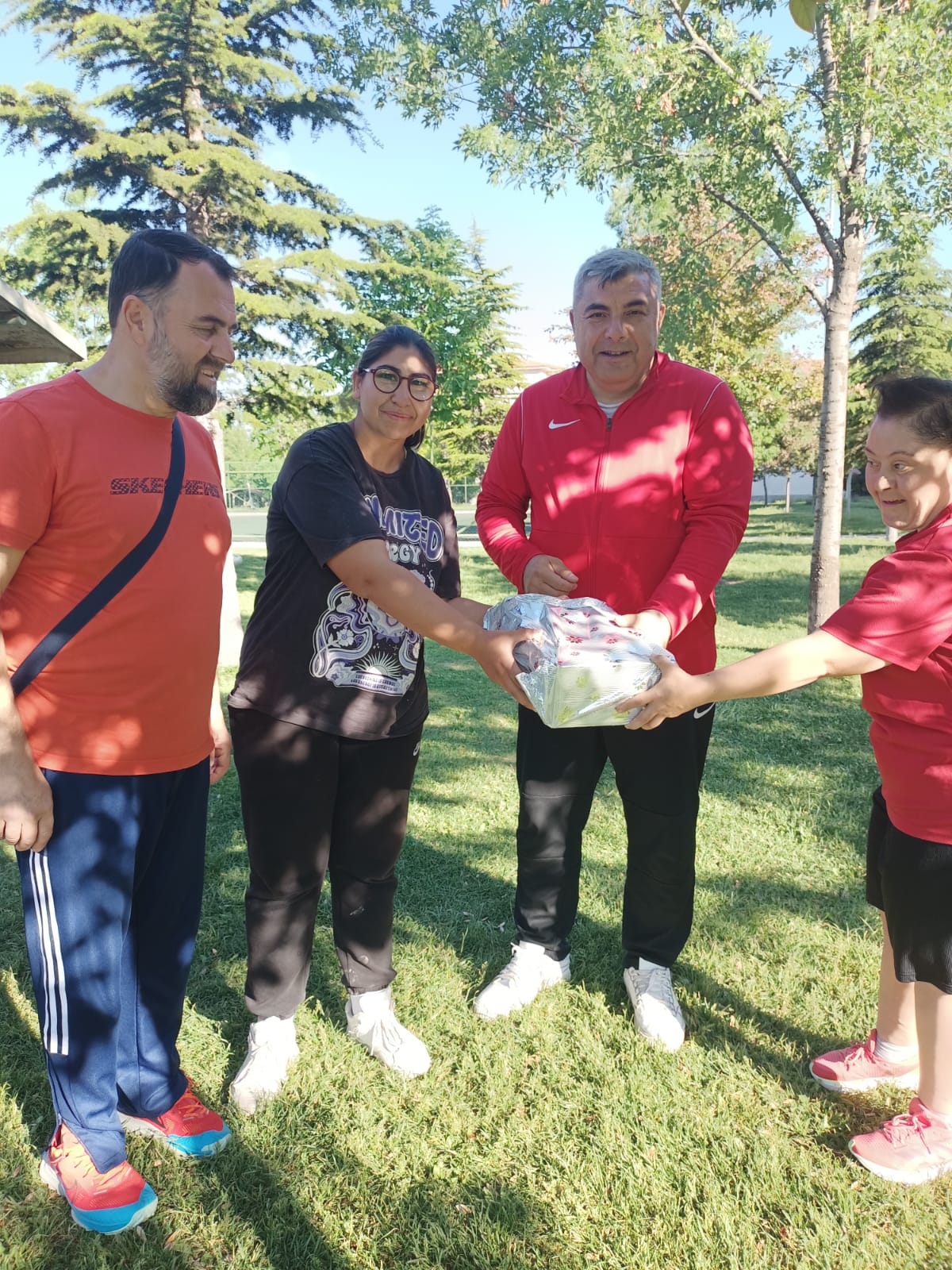 Müdür Sünnetci̇’den Özel Sporculara Moral Hedi̇yesi̇3