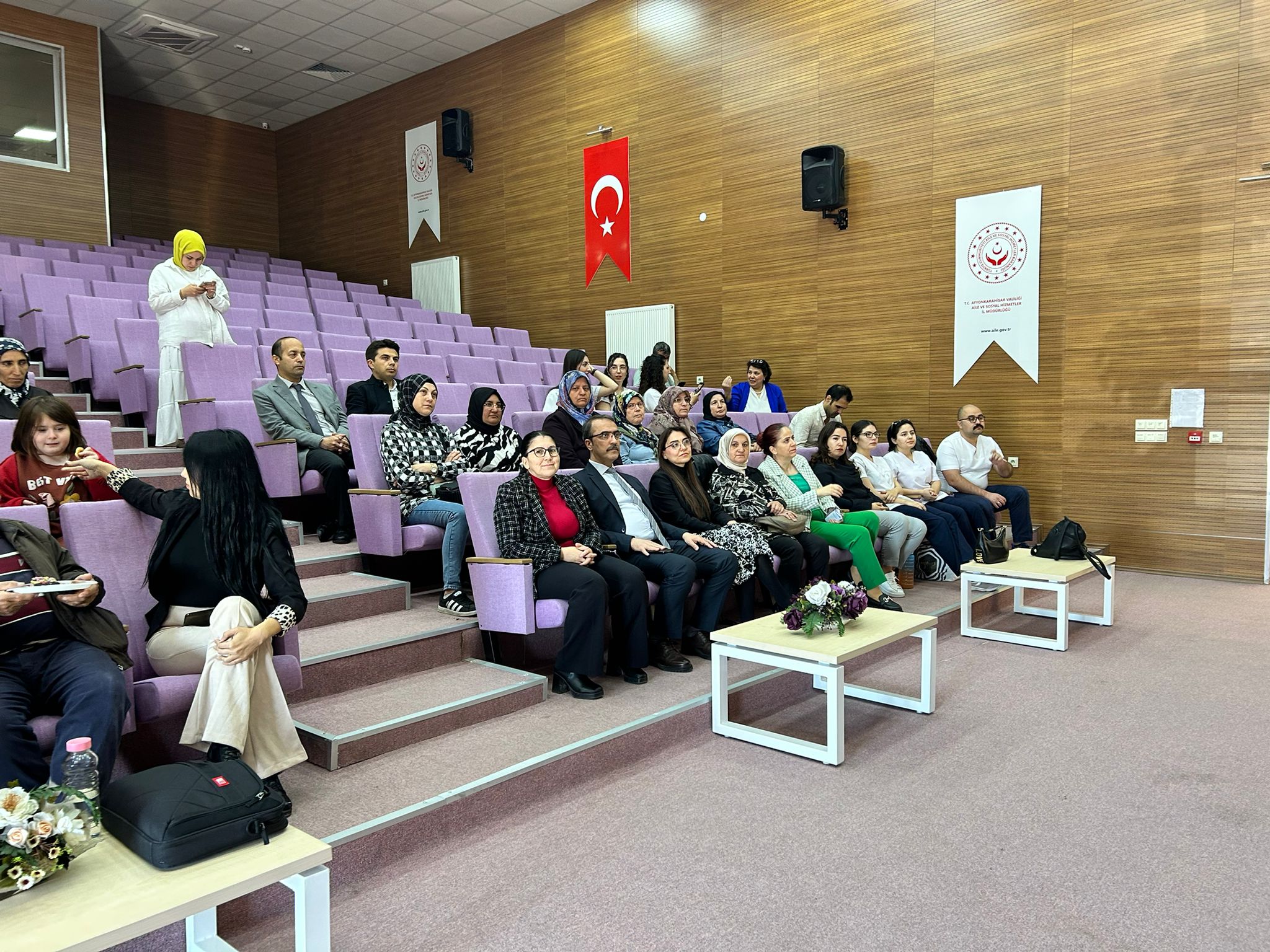 Oti̇zmli̇ Bi̇reyler Ve Anneleri̇ne Özel Di̇ş Taramasi3
