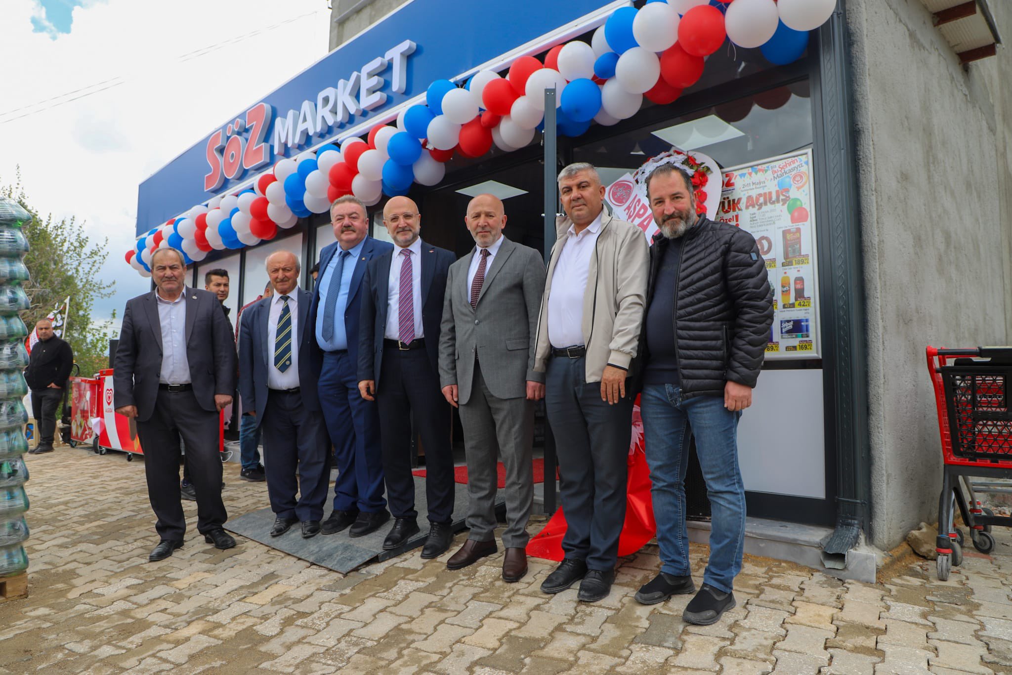Salar ’Da Hangi̇ Marketi̇n 35. Şubesi̇ Açildi
