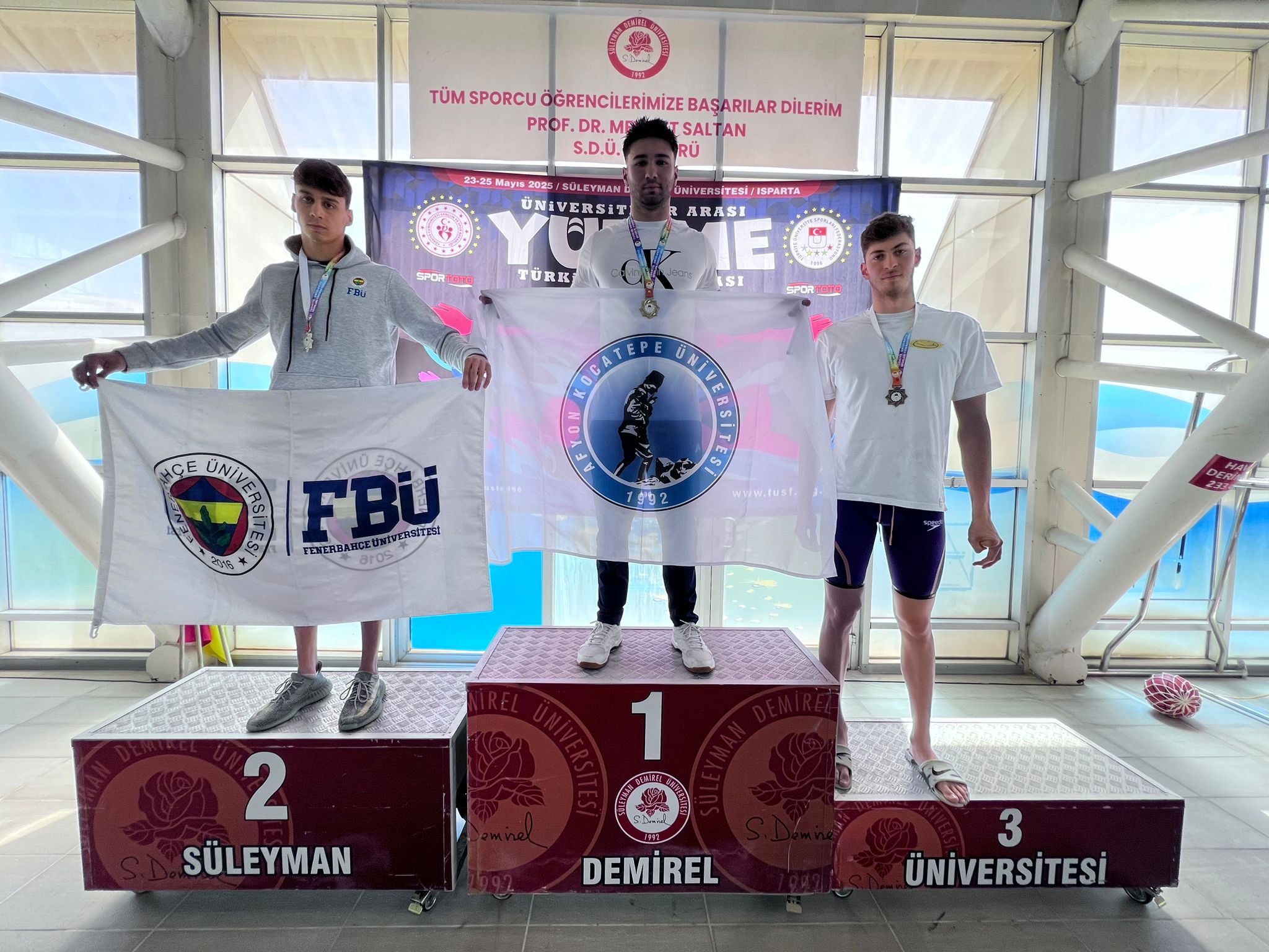 Sbf Öğrenci̇si̇ Ki̇rez’den Yüzmede Çi̇fte Şampi̇yonluk1