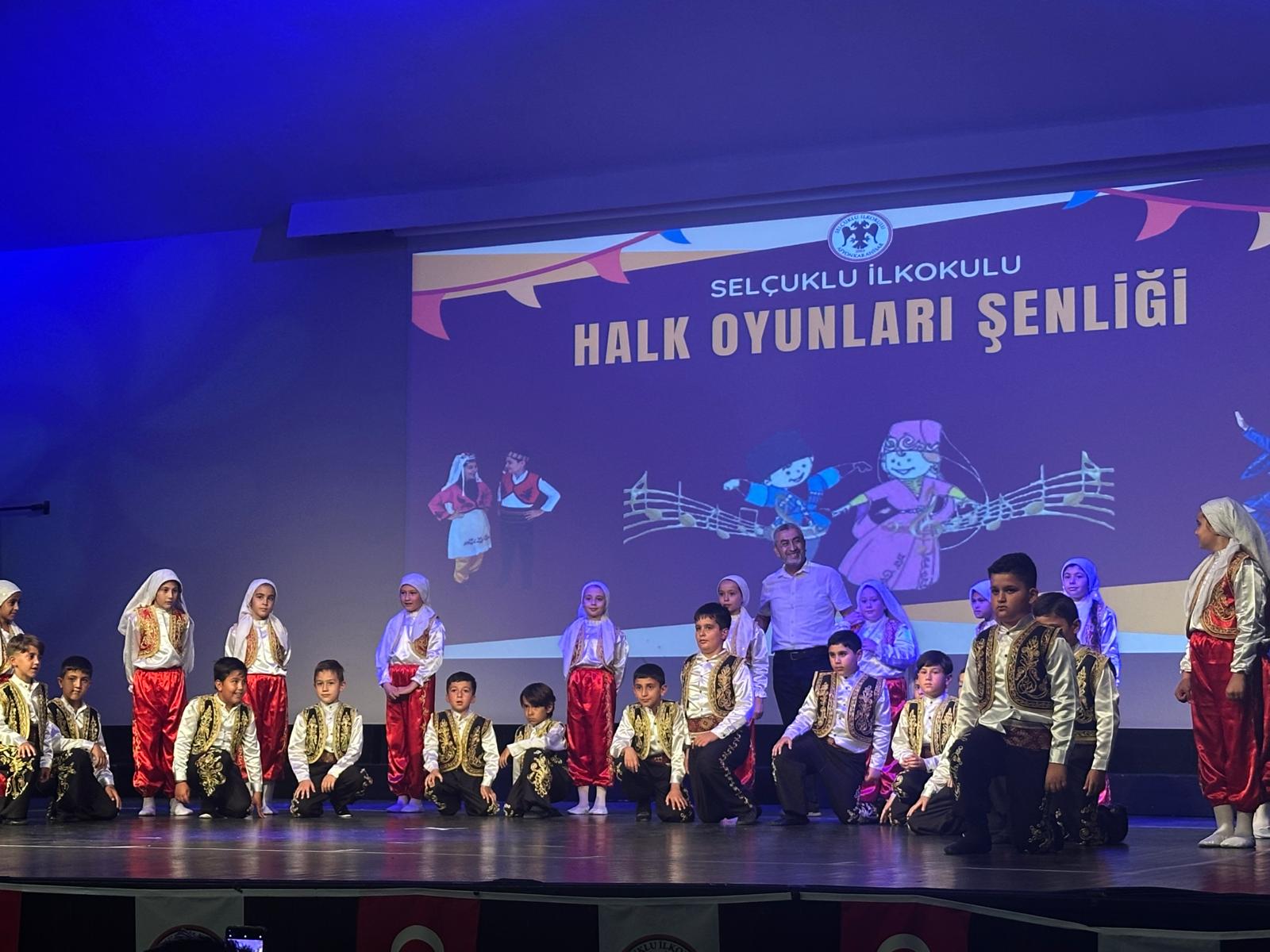 Selçuklu İlkokulu’dan 4. Geleneksel Halk Oyunlari Şenli̇ği̇ Düzenlendi̇! (5)