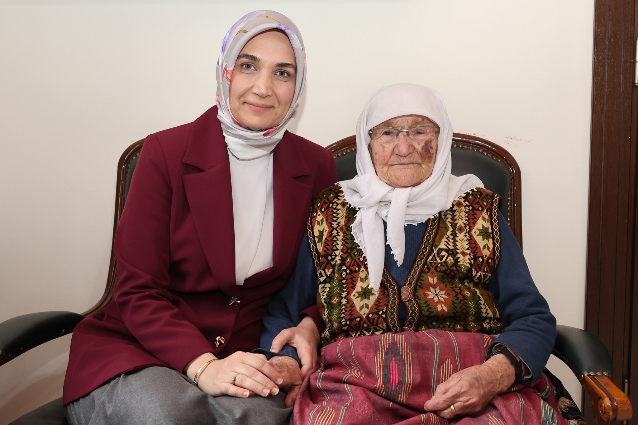 Şerife Teyzeyi Mutlu Eden Valimizin Mütevazılığı2