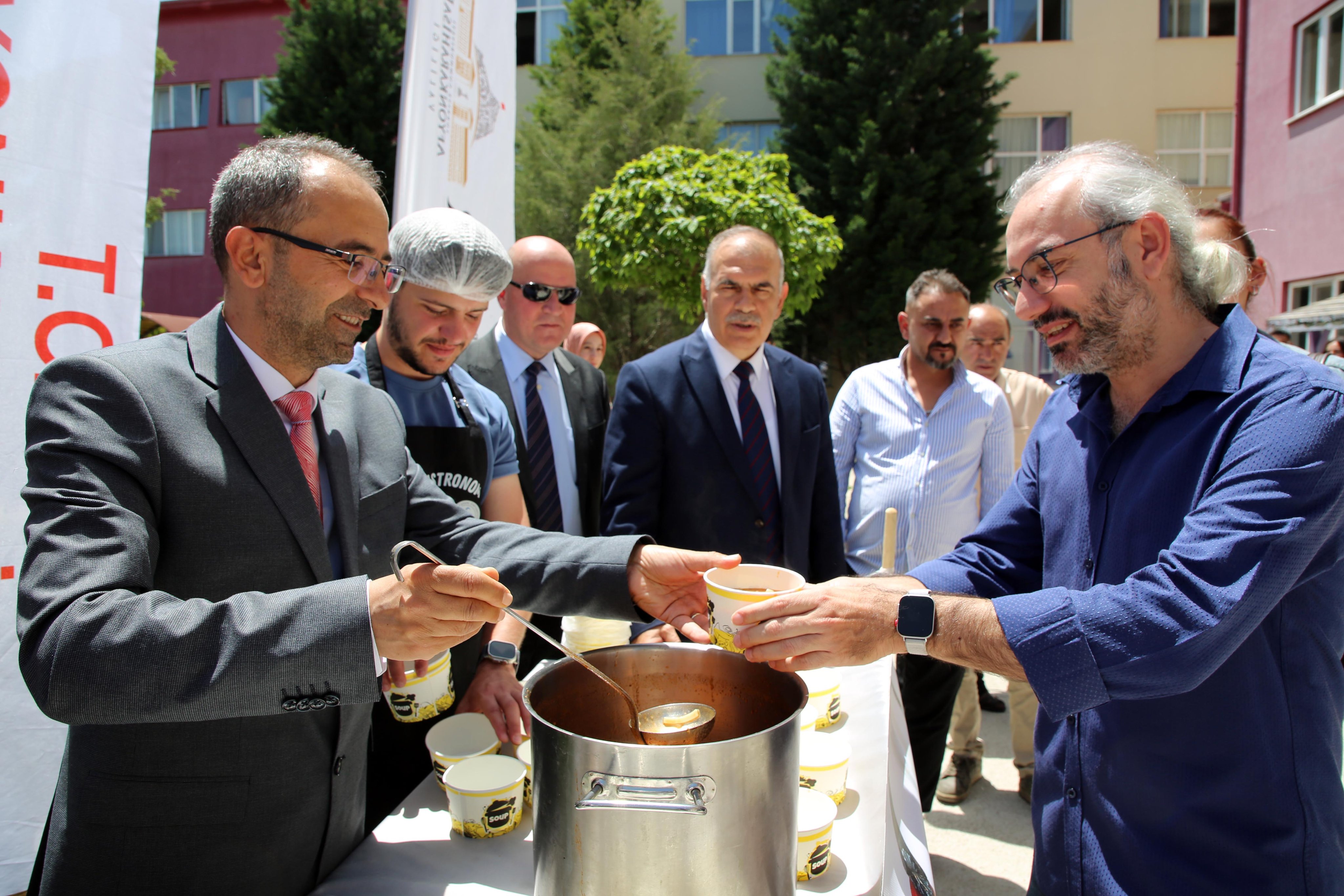 Türk Mutfaği Haftasinda Öğrenci̇lere Sakala Çarpan Çorbasi İkram Edi̇ldi̇1
