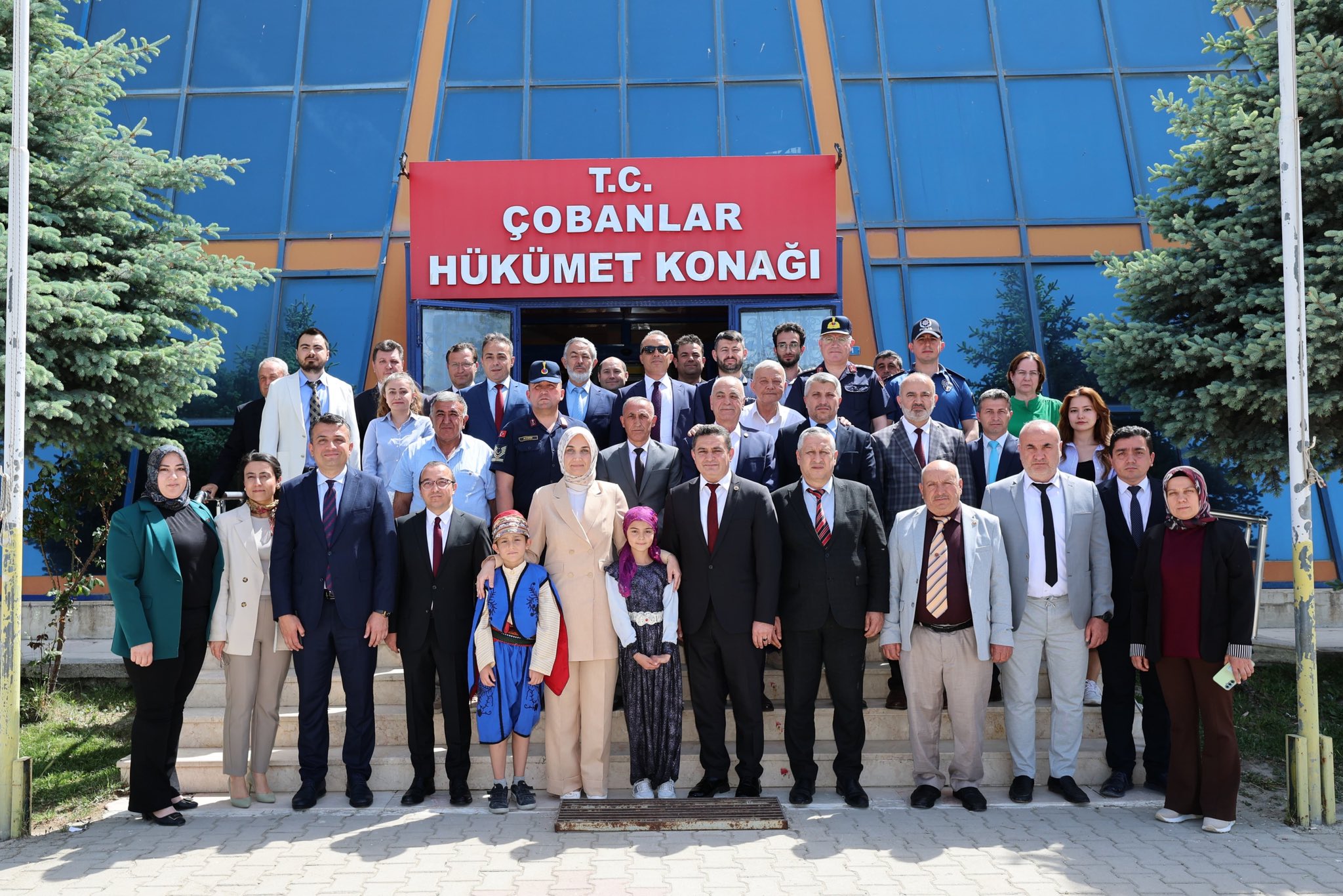 Vali̇ Yi̇ği̇tbaşi Çobanlar İlçesi̇ni̇ Neden Zi̇yaret Etti̇i Kopya