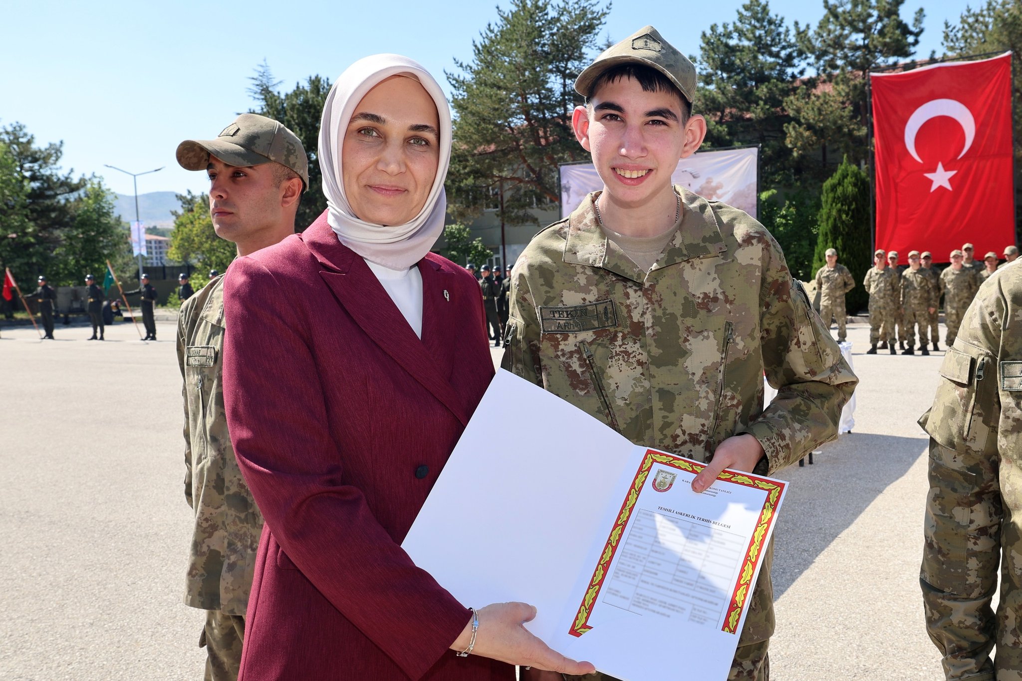 Vali̇ Yi̇ği̇tbaşi, Engelli̇ Bi̇reyler İçi̇n Temsi̇li̇ Askerli̇k Yemi̇n Töreni̇'ne Katildi