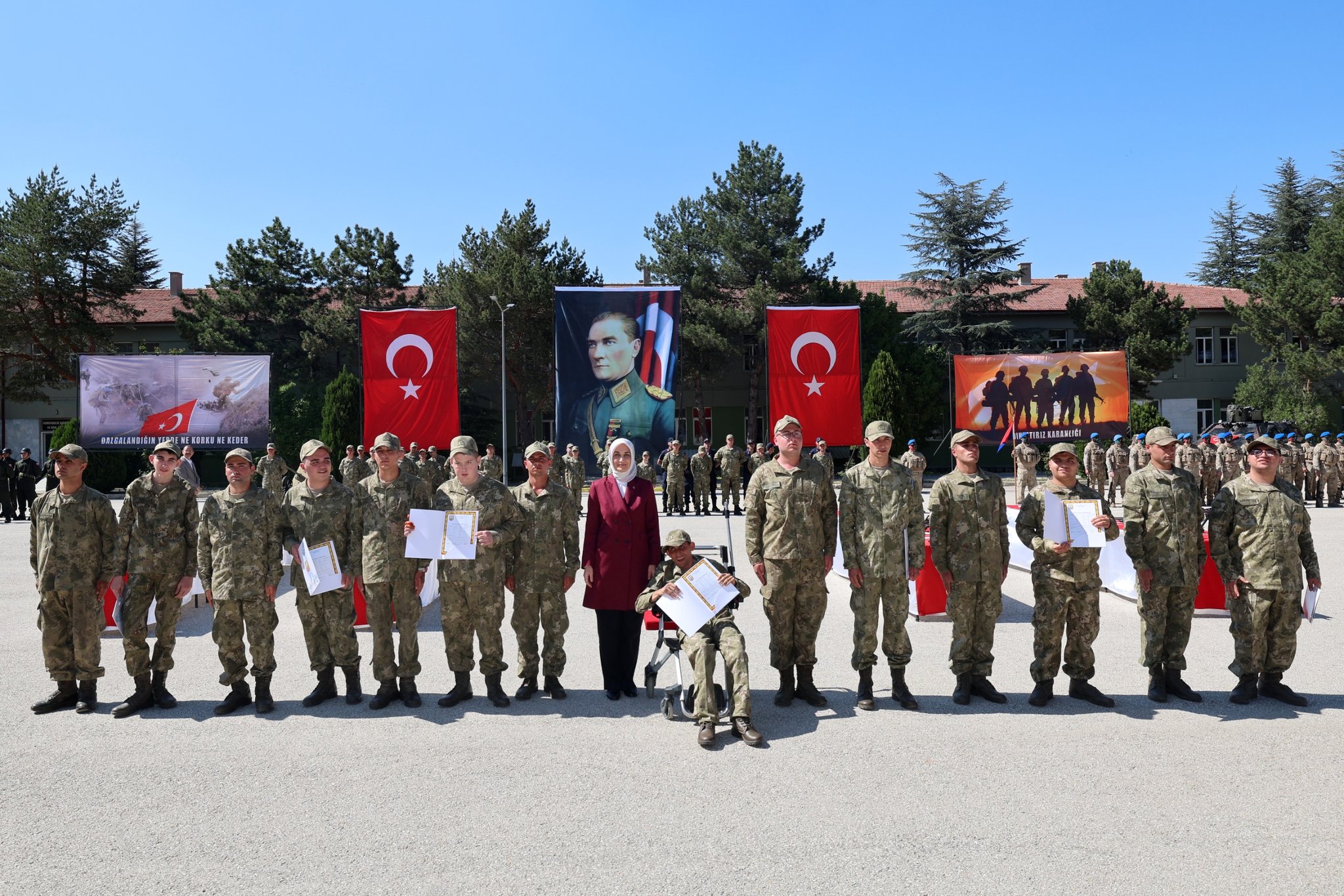 Vali̇ Yi̇ği̇tbaşi, Engelli̇ Bi̇reyler İçi̇n Temsi̇li̇ Askerli̇k Yemi̇n Töreni̇'ne Katildi1
