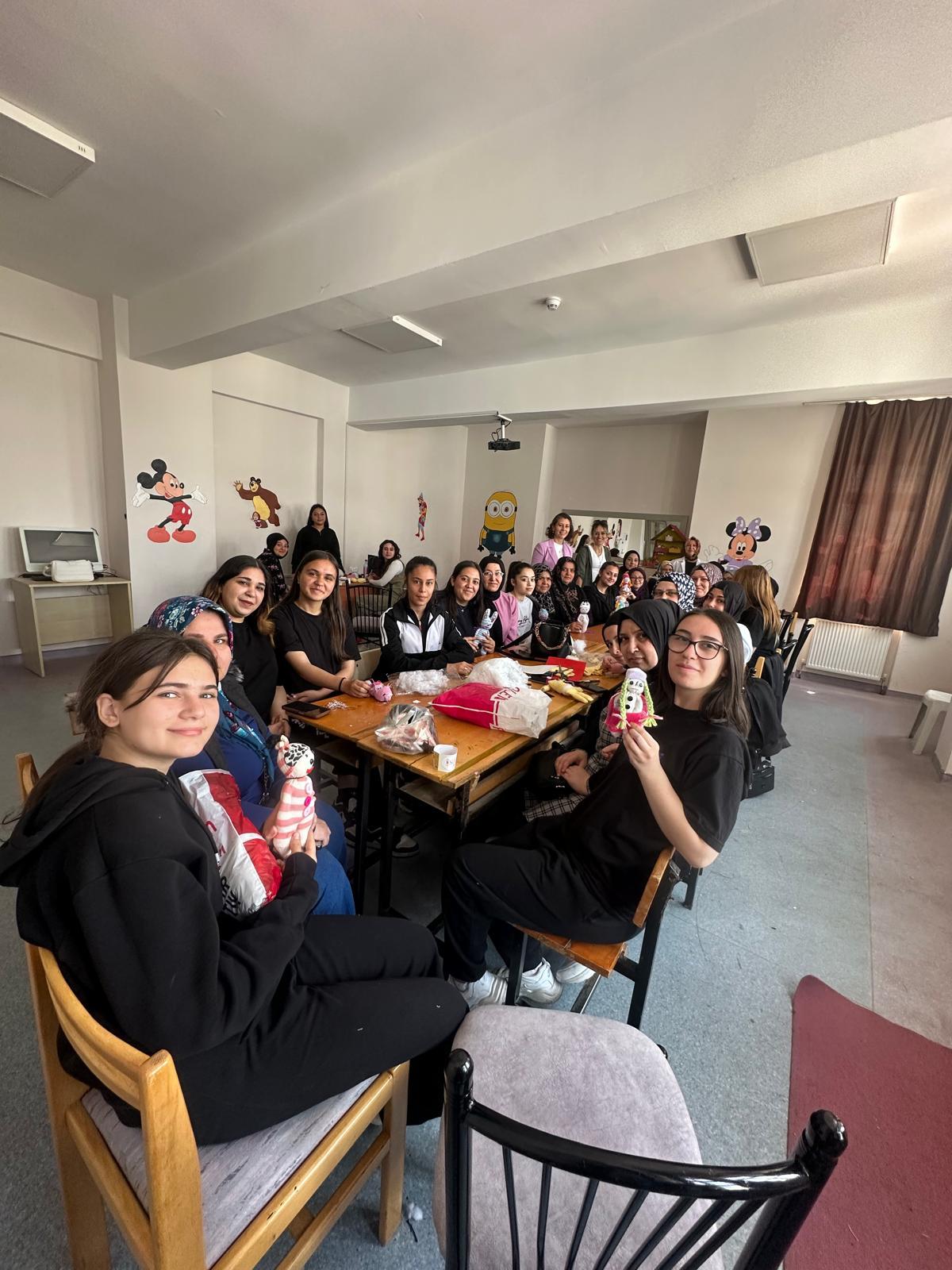 Veli̇ler Ve Öğrenci̇ler Neden Zübeyde Hanim’da Buluştu