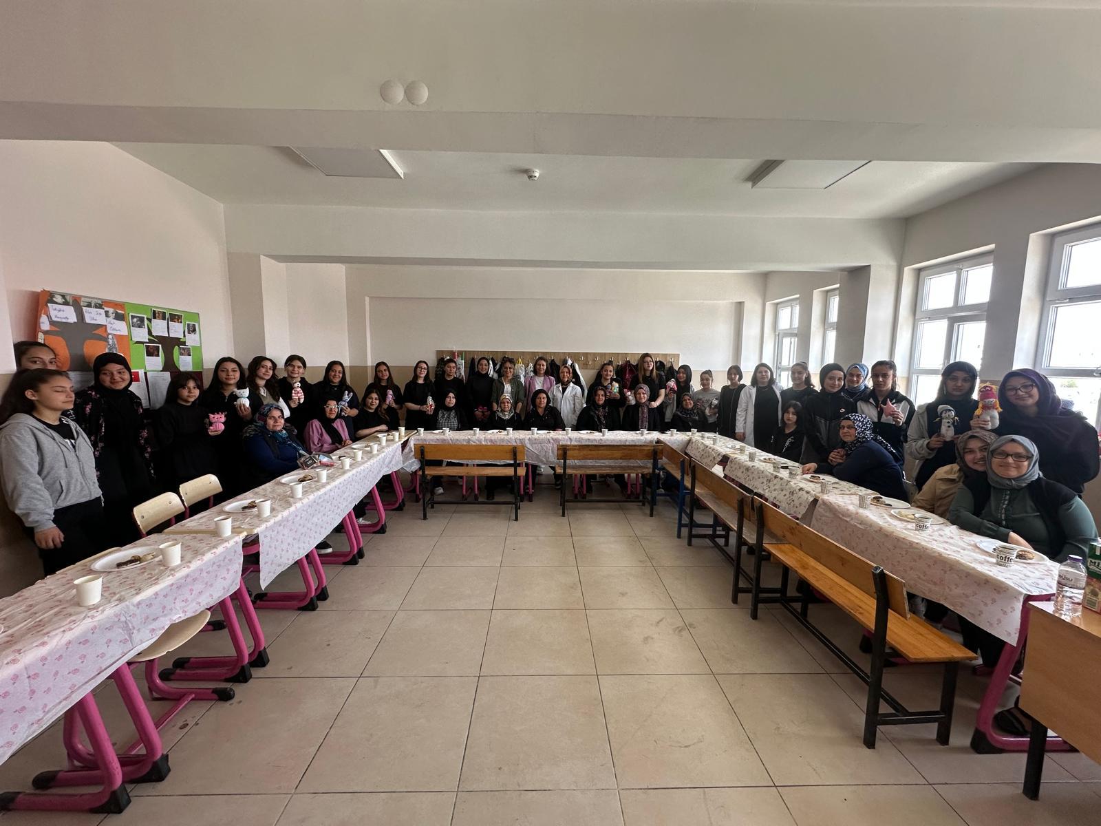 Veli̇ler Ve Öğrenci̇ler Neden Zübeyde Hanim’da Buluştu1