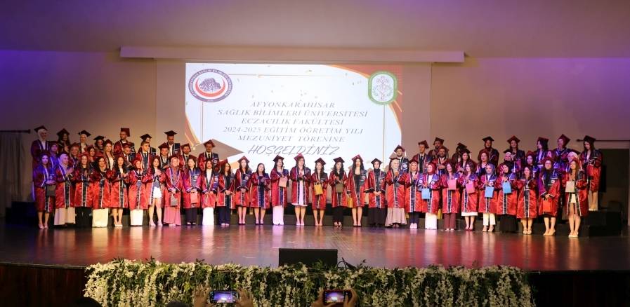 Afsü Eczacilik Fakültesi̇ Mezuni̇yet Töreni̇nde Hem Gözyaşi Hem Gurur7