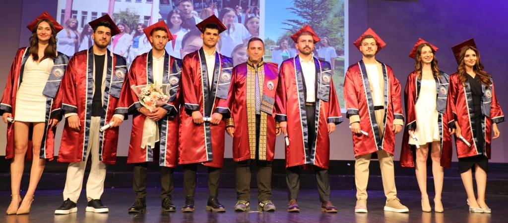 Afsü Sağlik Bi̇li̇mleri̇ Fakültesi̇nden 2025 Yilinda 695 Mezun2