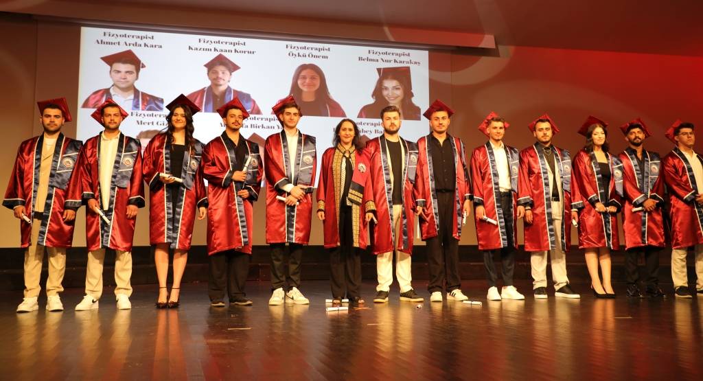 Afsü Sağlik Bi̇li̇mleri̇ Fakültesi̇nden 2025 Yilinda 695 Mezun878