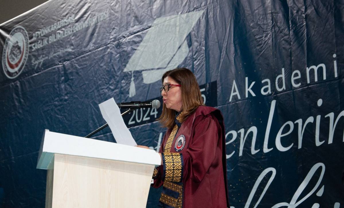 Afsü’de Mezuni̇yet Coşkusu 1000 Sağlikçi Di̇plomalarini Aldi9