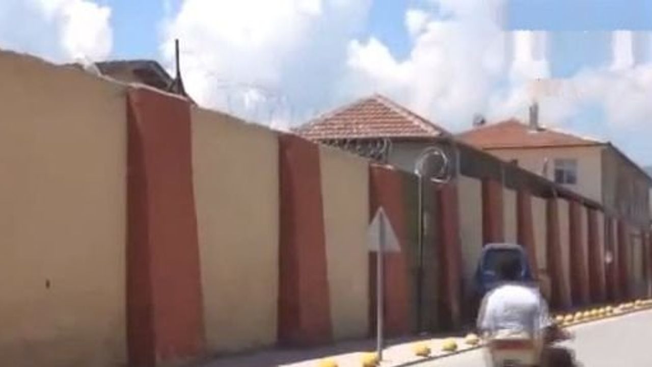 Afyon Cezaevinde Verem Teshisi Konulan Mahkum Ozel Kovusa Alindi H25527 Cfa7F-1