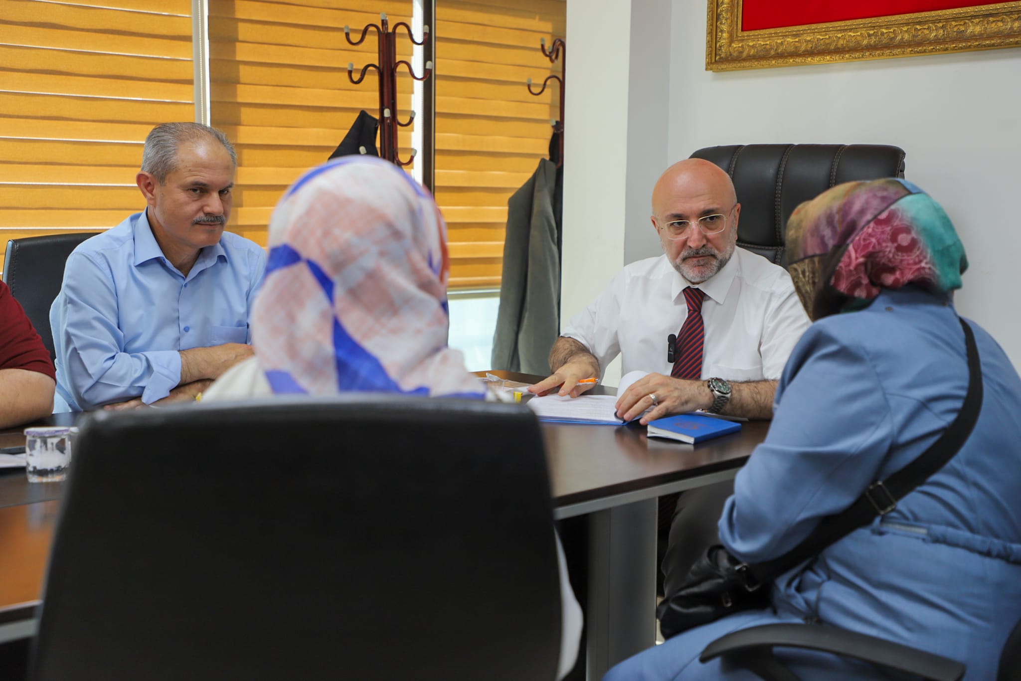Afyon’da Halk Günü Başkan Şahi̇n Vatandaşlarla Bi̇rebi̇r Görüştü2