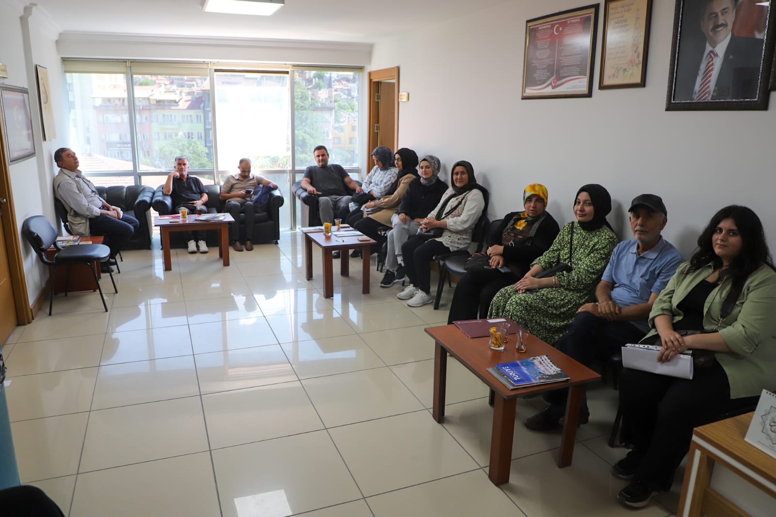 Afyon’da Halk Günü Başkan Şahi̇n Vatandaşlarla Bi̇rebi̇r Görüştü7