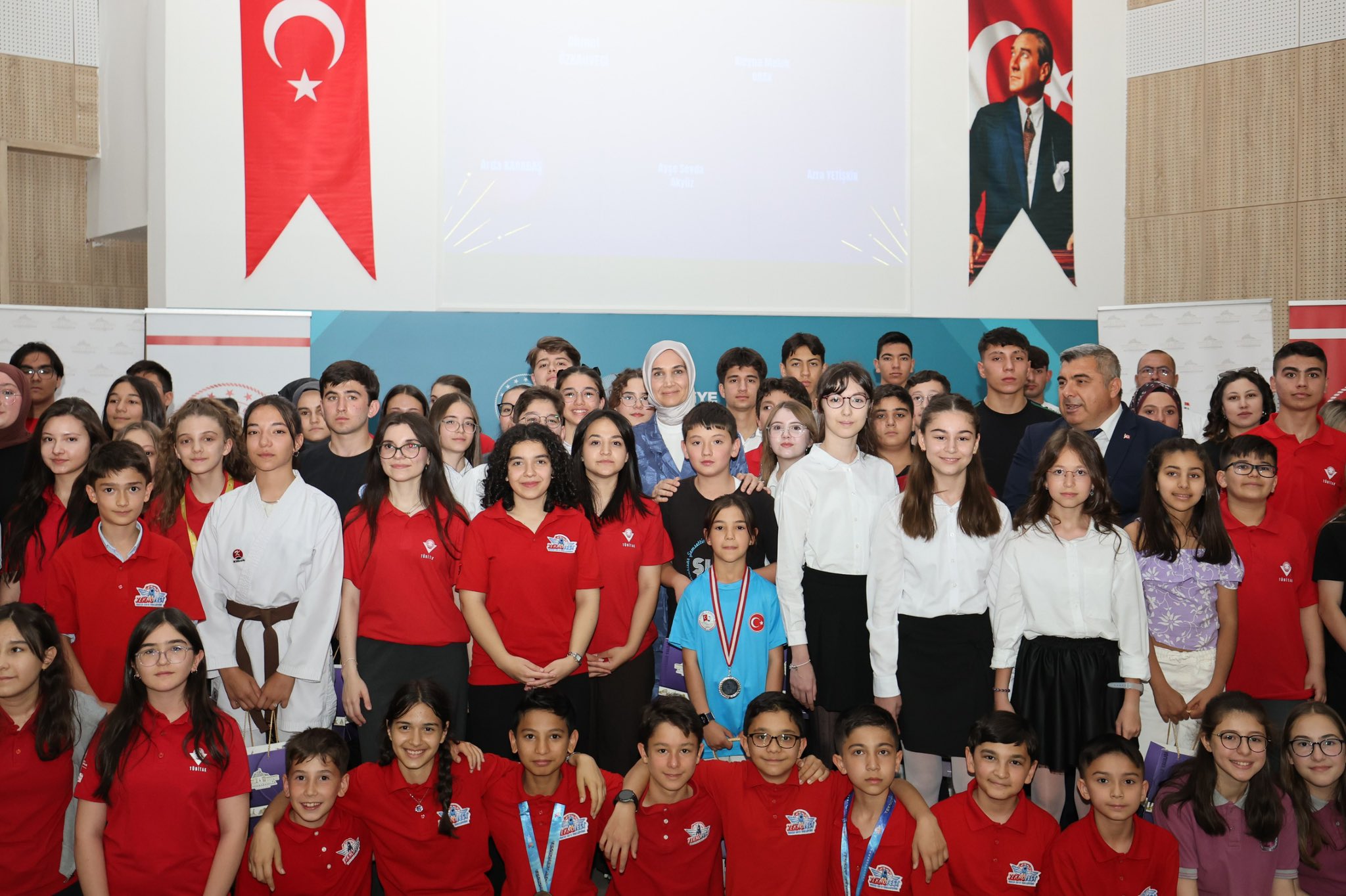Afyonkarahisar’ın “Zirvedekileri”, Ödüllerini Vali Yiğitbaşı’nın Ellerinden Aldı3
