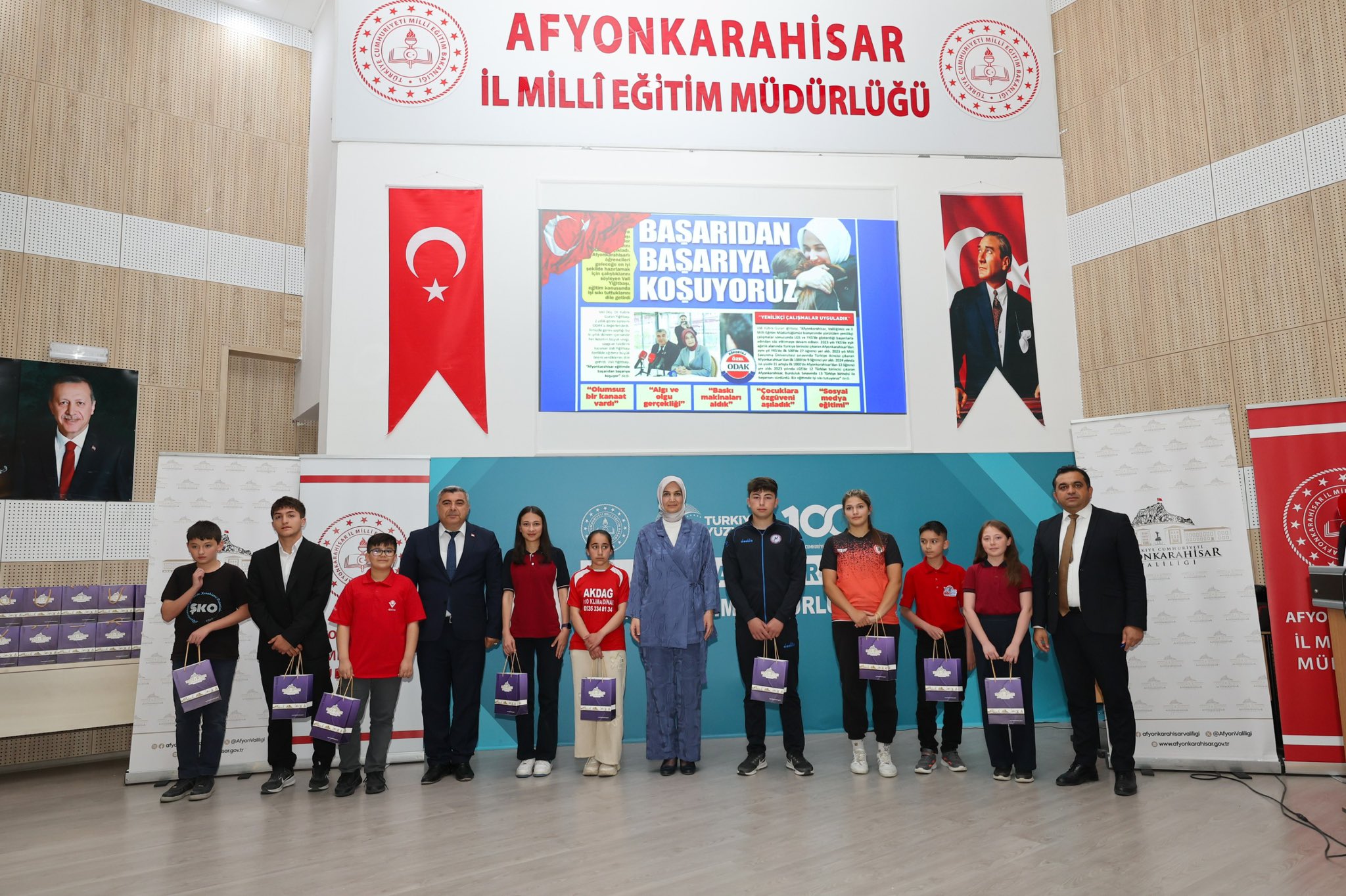 Afyonkarahisar’ın “Zirvedekileri”, Ödüllerini Vali Yiğitbaşı’nın Ellerinden Aldı4