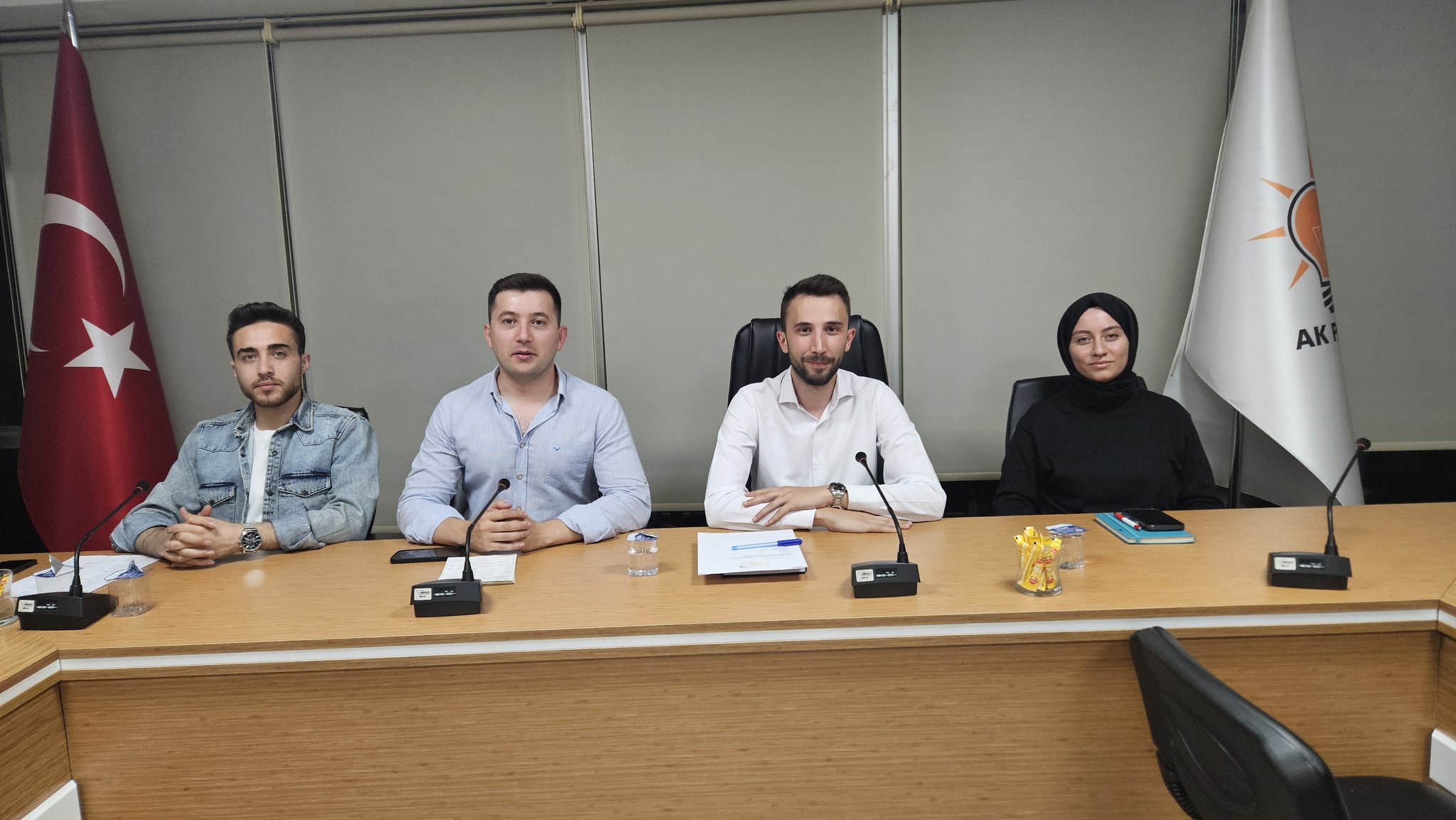 Ak Parti̇ Gençli̇k Kollari, Haftalik Toplantisini Gerçekleşti̇rdi̇