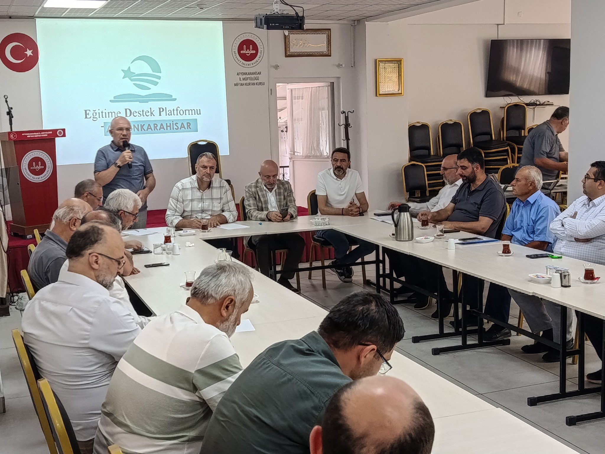 Ak Parti̇ Heyeti̇, Eği̇ti̇me Destek Platformu Toplantisinda Gençli̇ği̇ Konuştu1