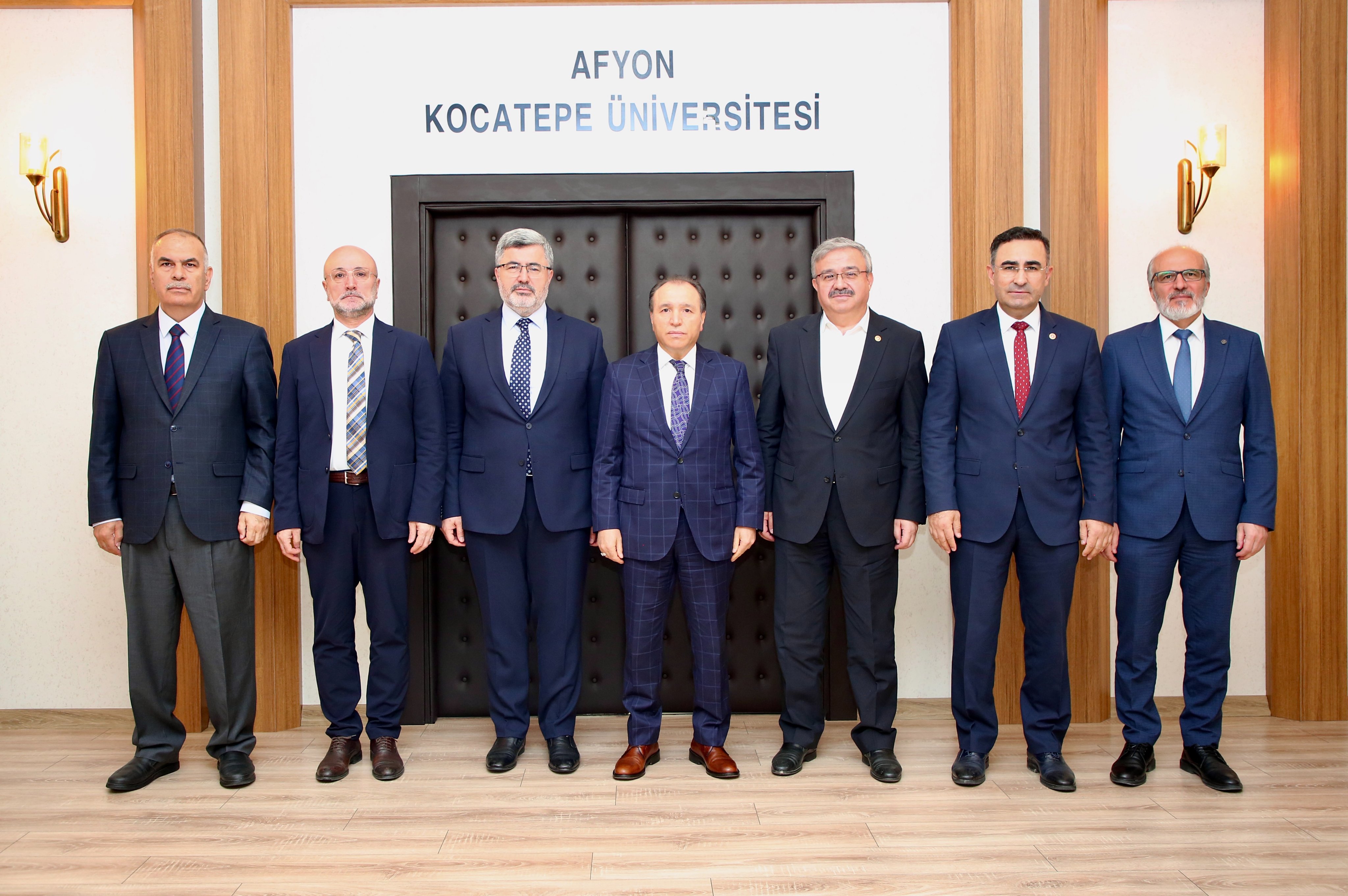 Ak Parti̇ Heyeti̇ Neden Akü Rektörünü Zi̇yaret Etti̇5