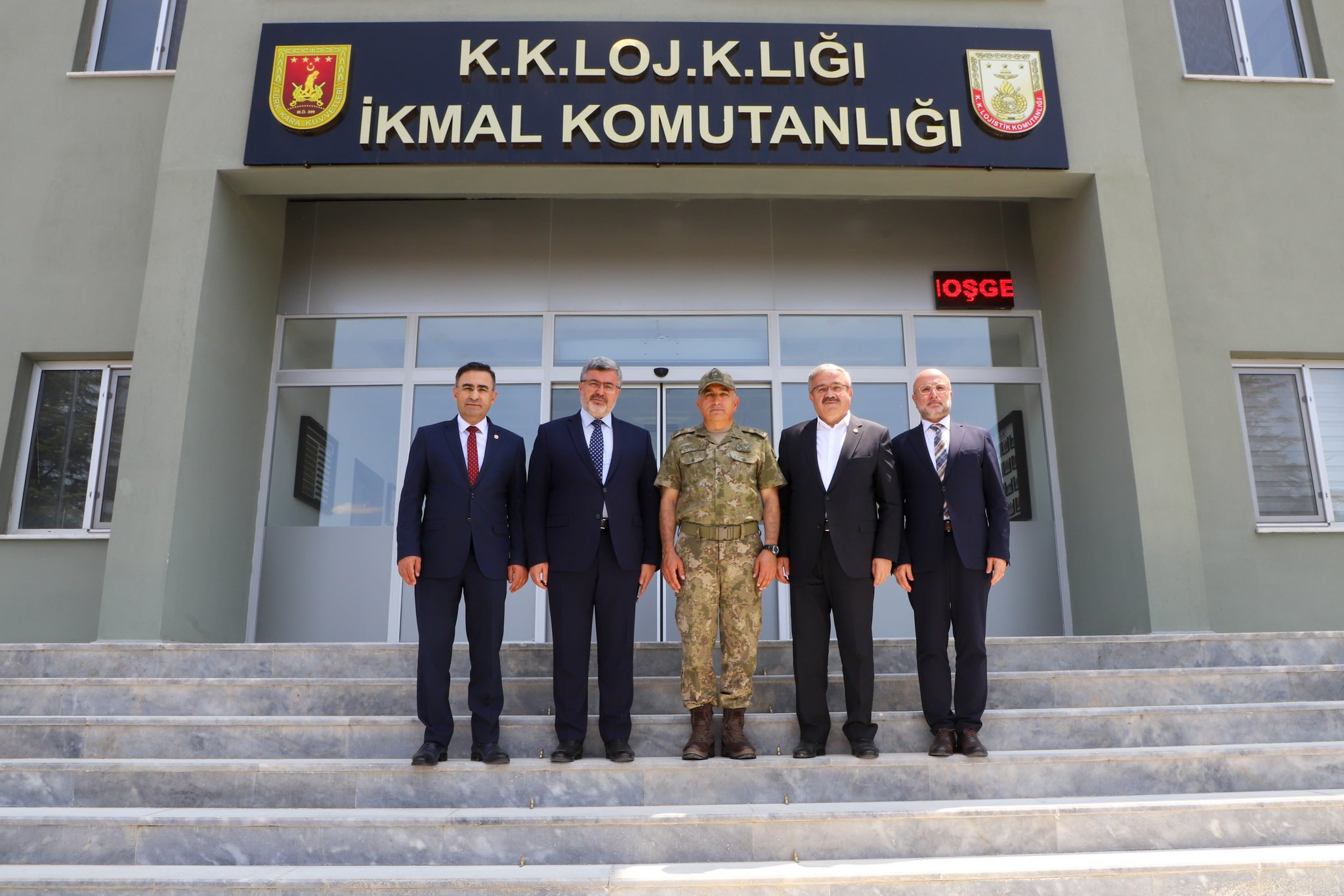 Ak Parti̇ Heyeti̇nden Garni̇zon Komutani Dağli’ya Zi̇yaret1