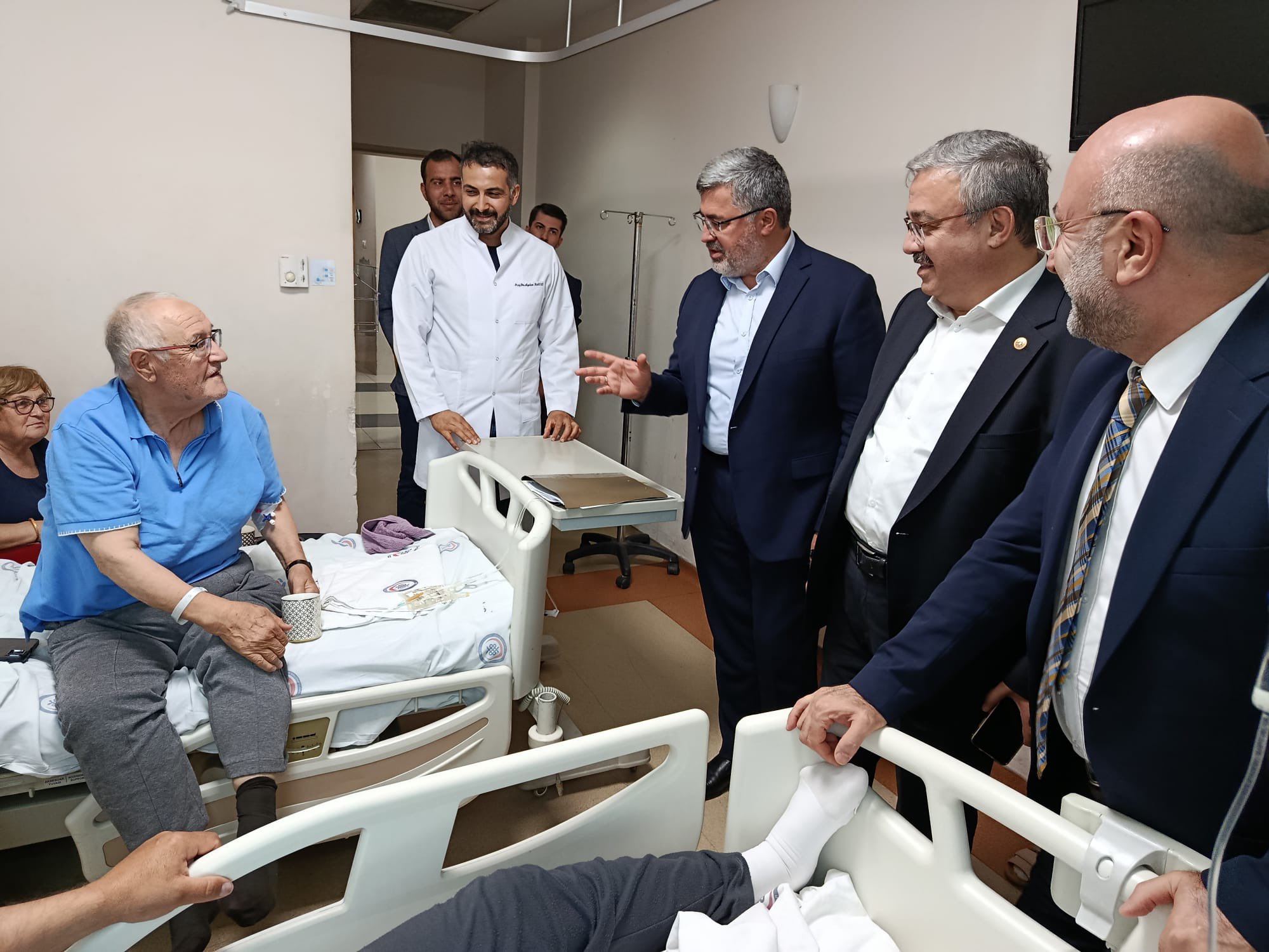 Ak Parti̇ Heyeti̇’nden Geçmi̇ş Olsun Zi̇yareti̇ (4)