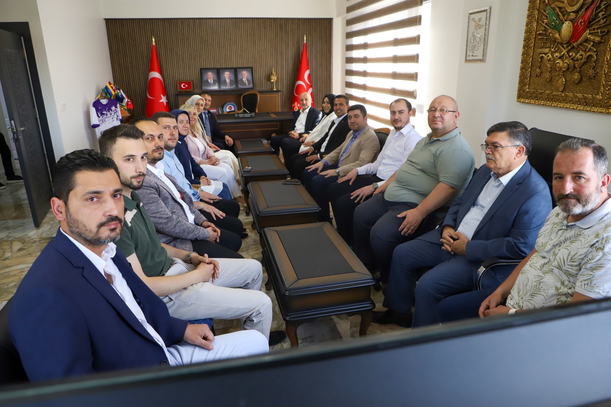 Ak Parti̇ Heyeti̇nden Mhp’ye Hayirli Olsun Zi̇yareti̇2