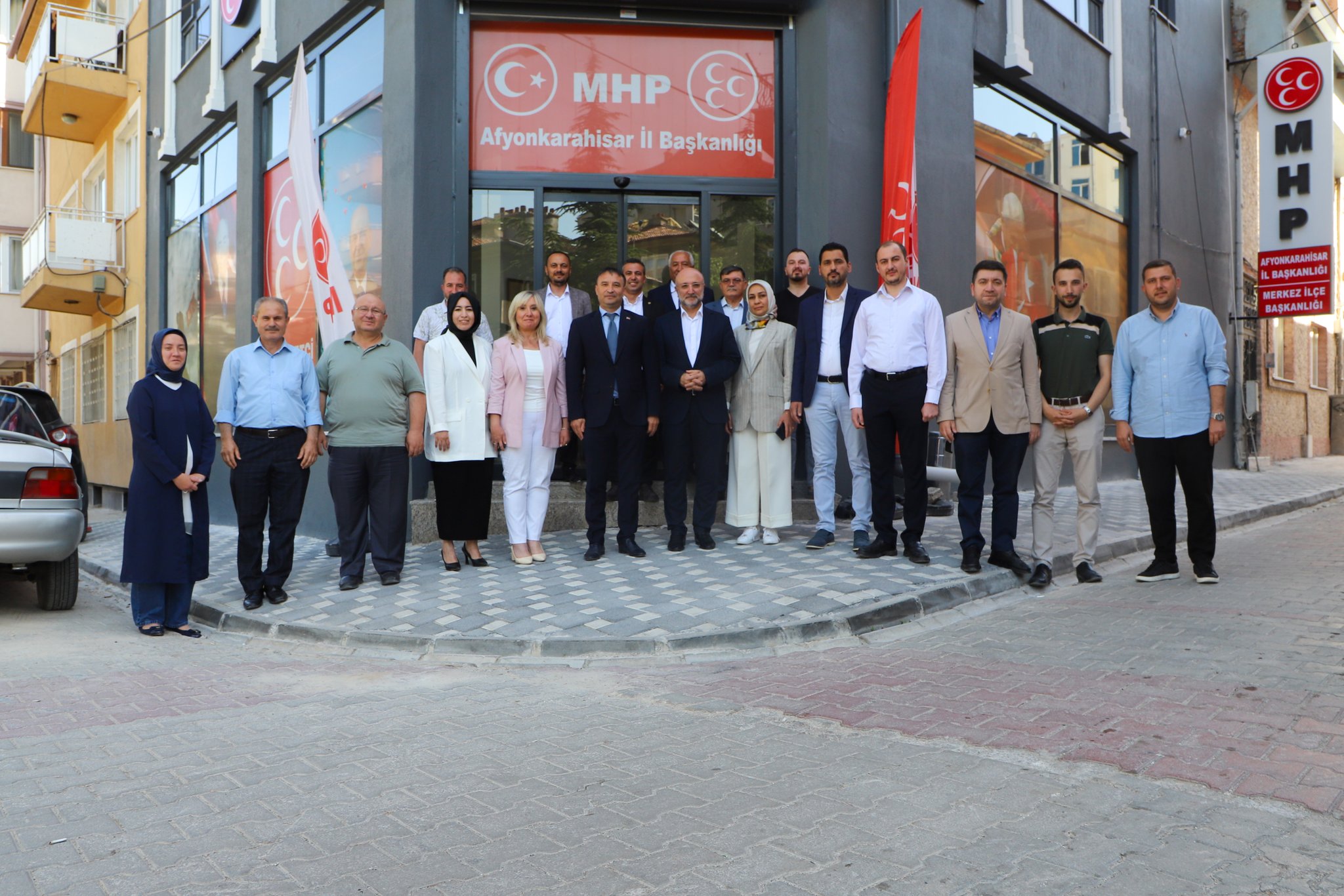 Ak Parti̇ Heyeti̇nden Mhp’ye Hayirli Olsun Zi̇yareti̇5