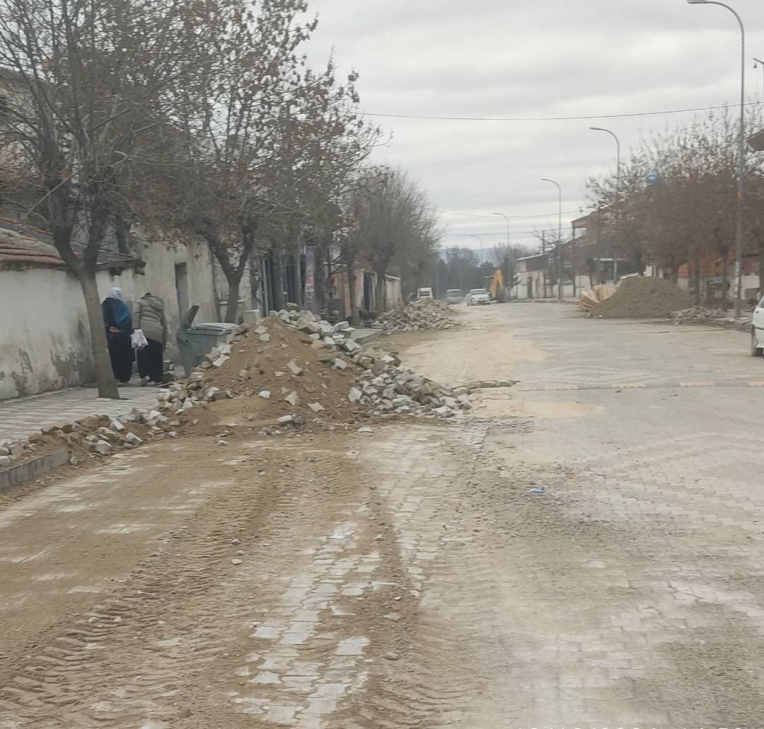 Ak Parti̇ Veki̇lleri̇nden Destek, Işiklar’da Asfalt Çalişmasi Bugün Başliyor (4)