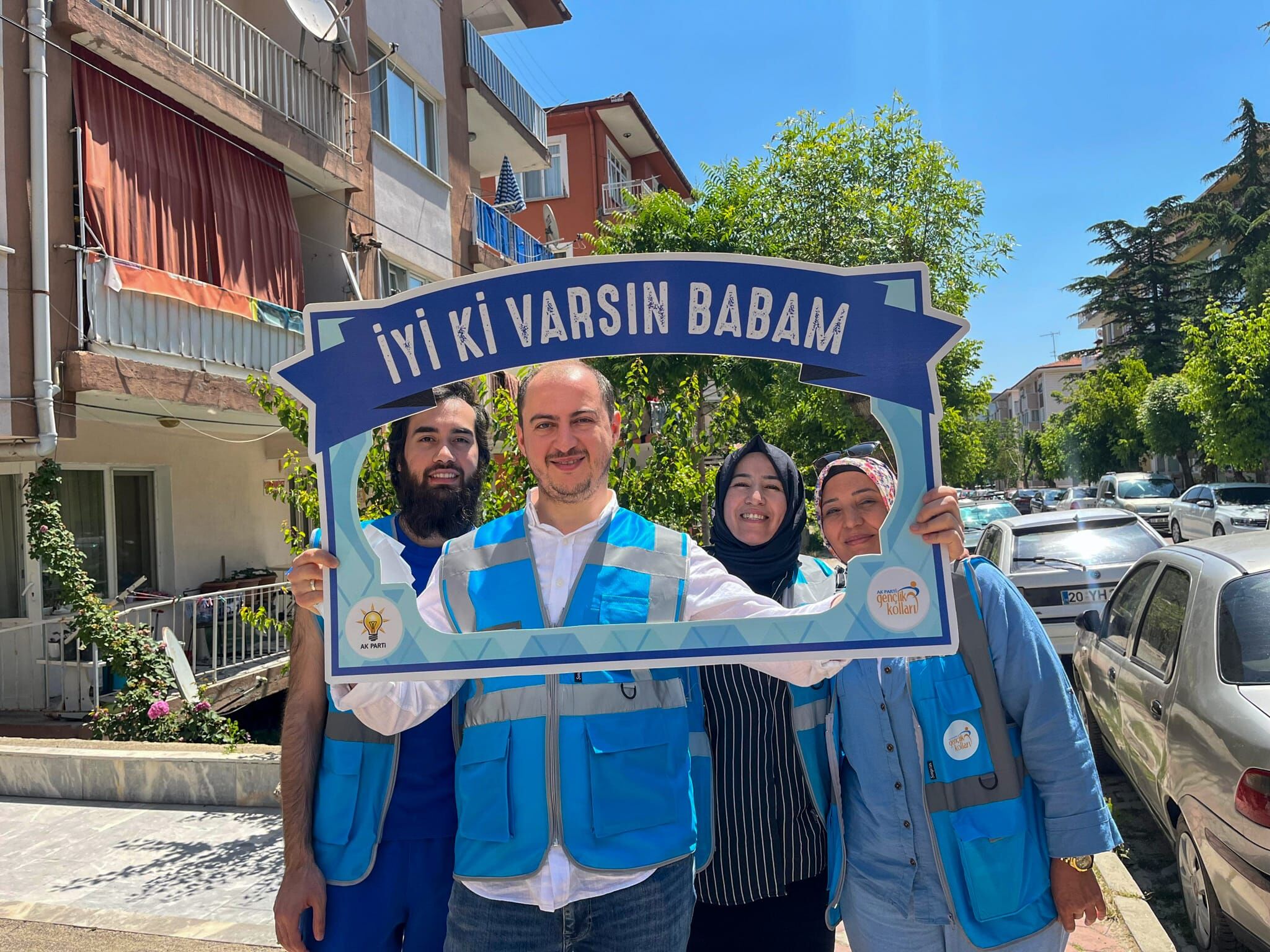 Ak Parti̇'den Lgs Maratonuna Gi̇ren Ai̇lelere Babalar Günü Desteği̇ (2)