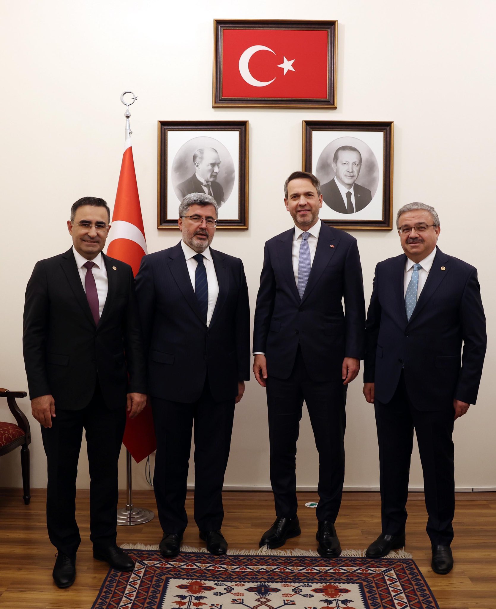 Ak Parti̇li̇ Veki̇ller Bakan Bayraktar’i Neden Zi̇yaret Etti̇
