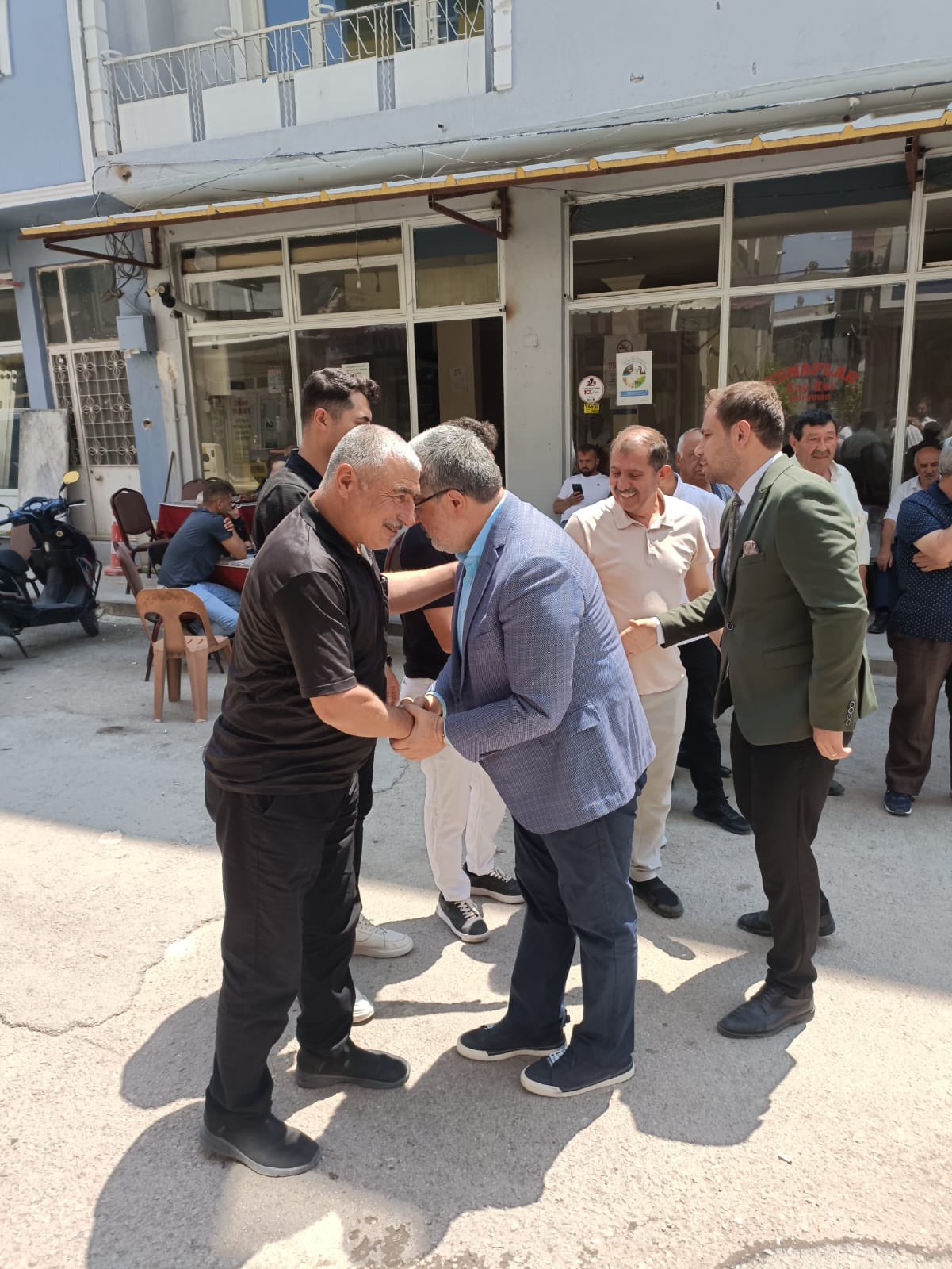 Ak Parti̇li̇ Veki̇llerden Kurban Bayrami'nda Teşki̇latlara Tam Kadro Zi̇yaret3