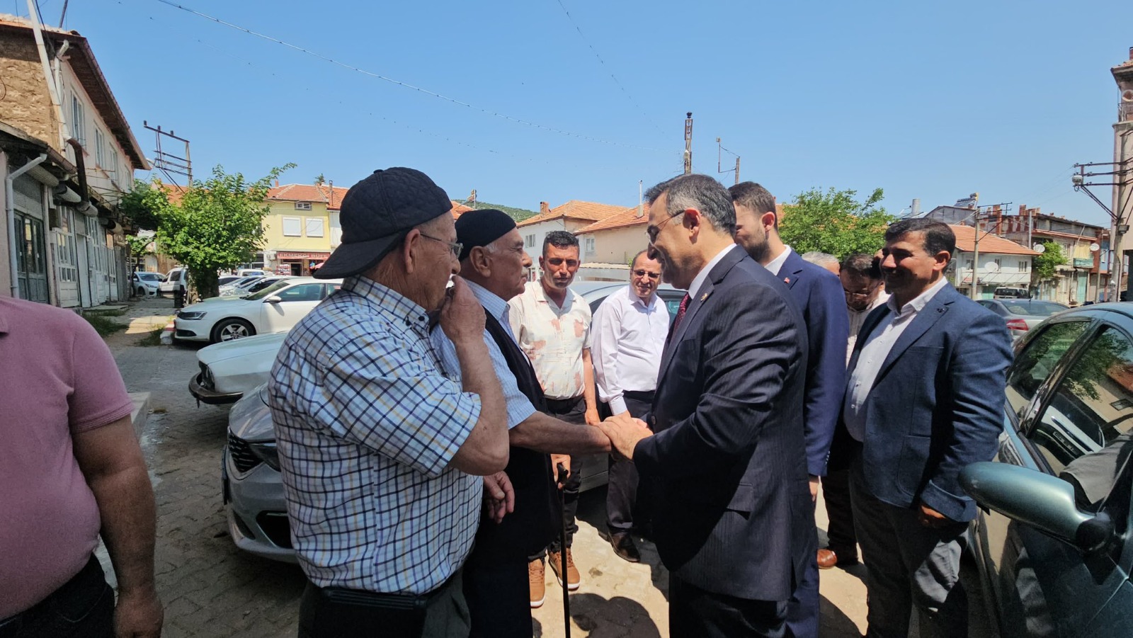 Ak Parti̇li̇ Veki̇llerden Kurban Bayrami'nda Teşki̇latlara Tam Kadro Zi̇yaret7