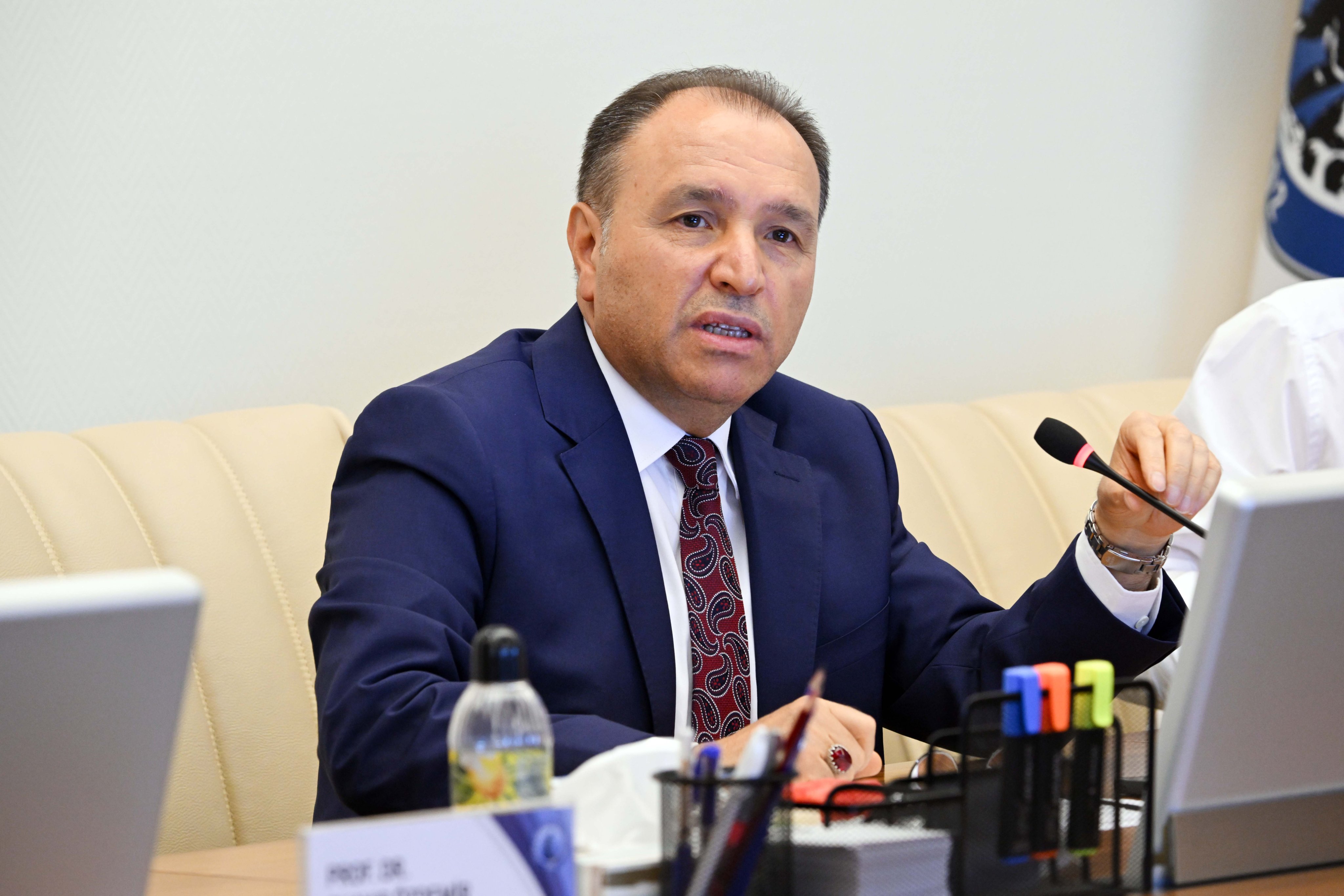 Akü'de 2025 2026 Akademi̇k Yilina Yöneli̇k Kri̇ti̇k Toplanti3