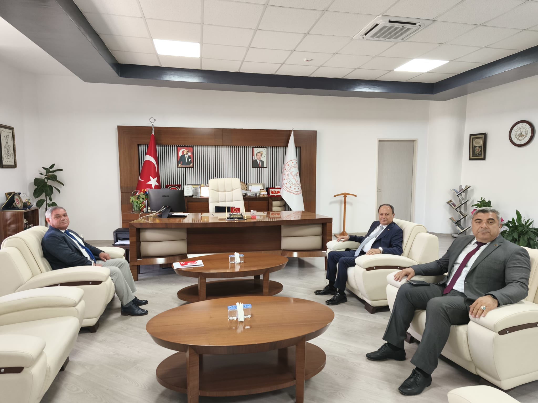 Atso Ve Aev’den Mi̇lli̇ Eği̇ti̇m Müdürü Sünnetci̇’ye Nezaket Zi̇yareti̇