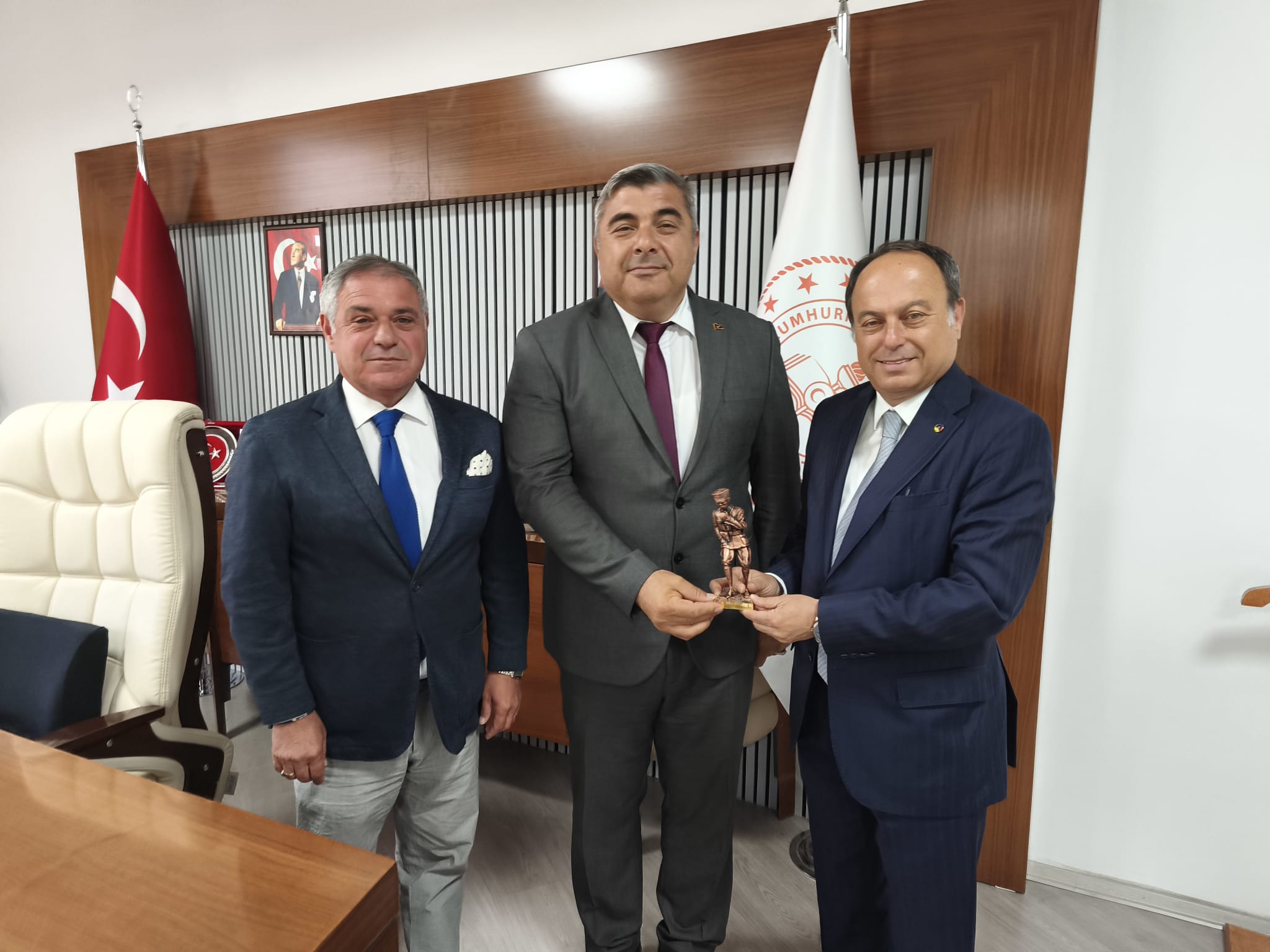 Atso Ve Aev’den Mi̇lli̇ Eği̇ti̇m Müdürü Sünnetci̇’ye Nezaket Zi̇yareti̇1