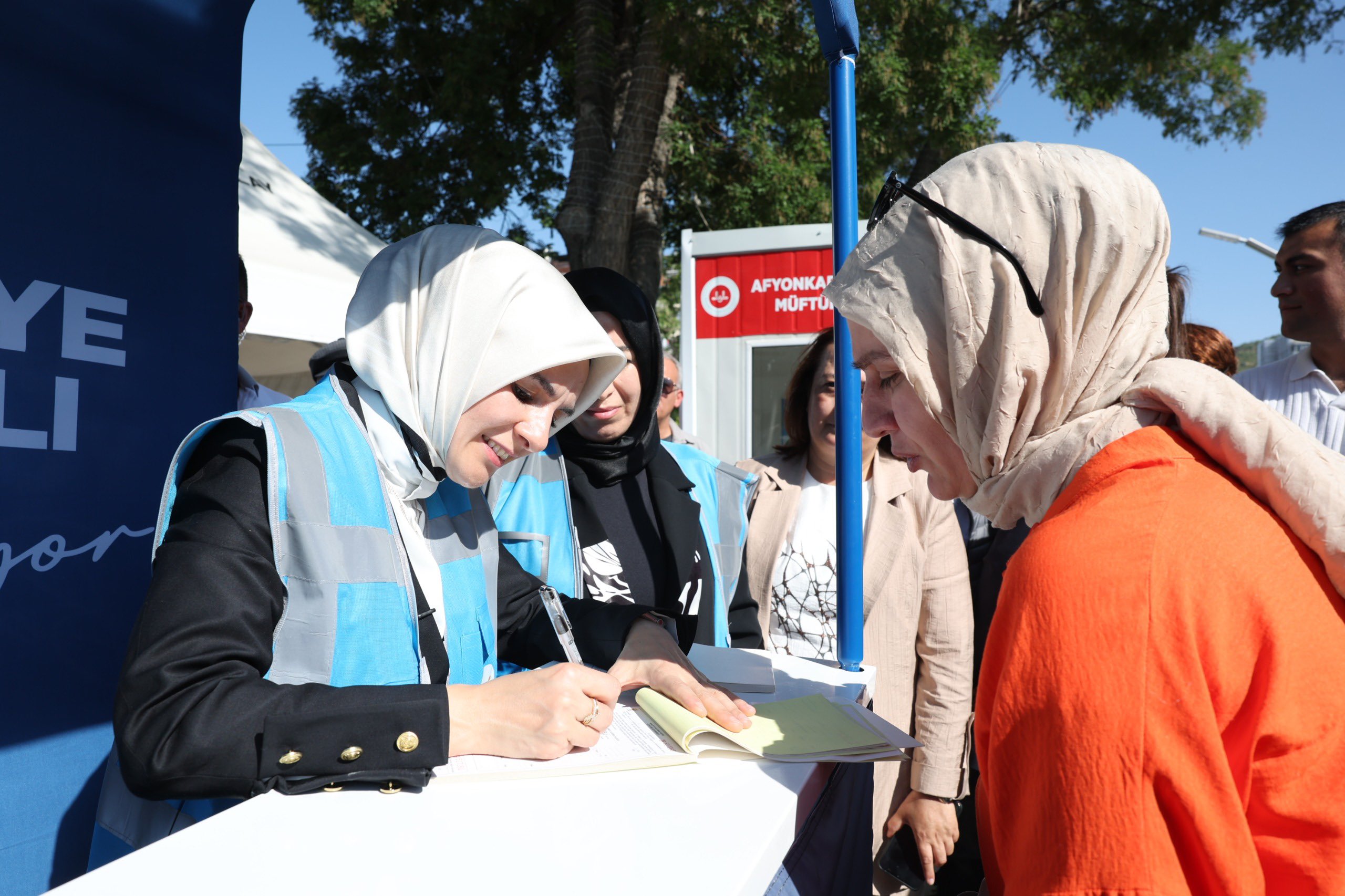 Bakan Göktaş, Ak Parti̇ Gençli̇k Kollari Standinda Yeni̇ Üyeleri̇ Kayit Etti̇