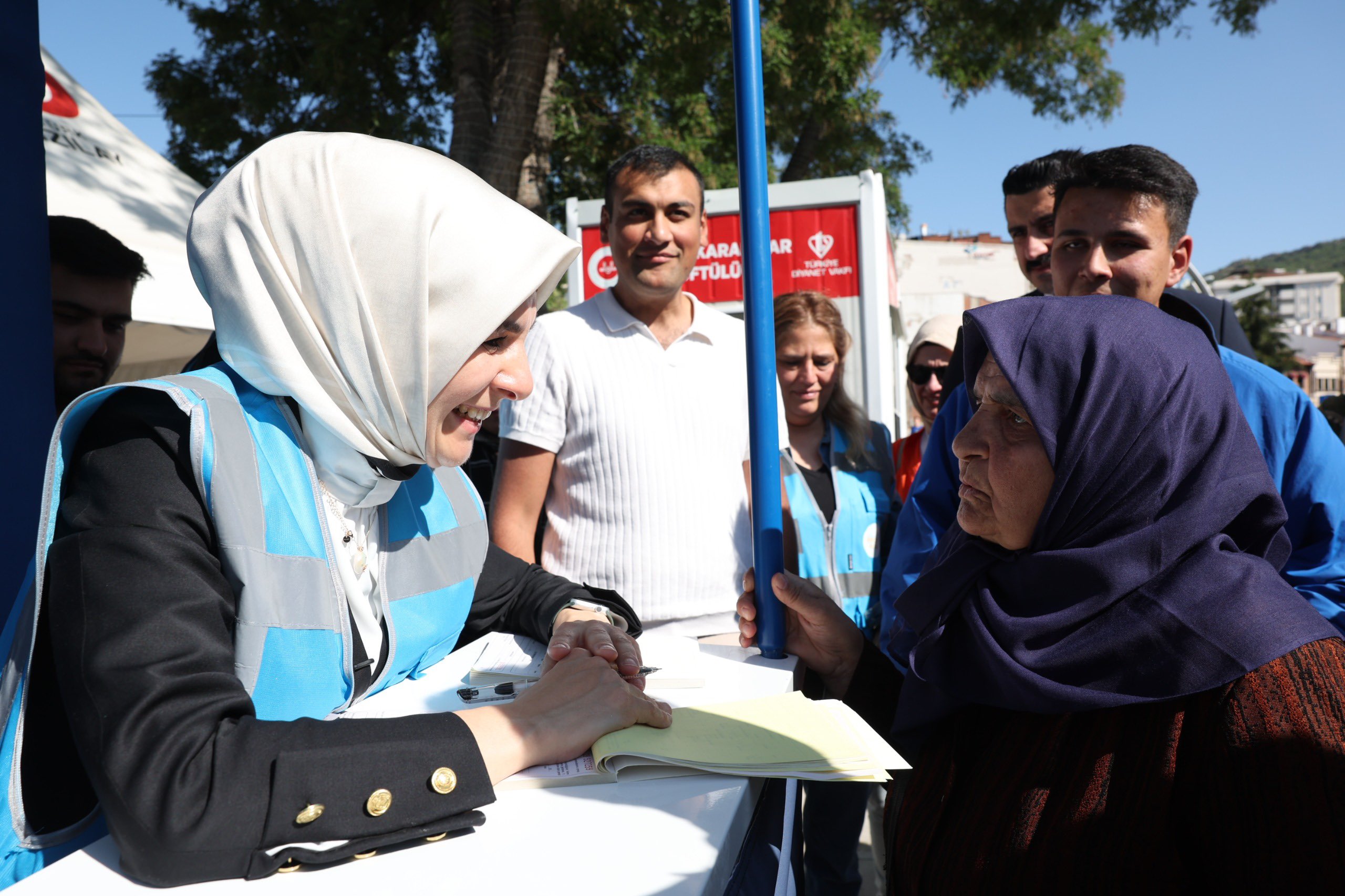 Bakan Göktaş, Ak Parti̇ Gençli̇k Kollari Standinda Yeni̇ Üyeleri̇ Kayit Etti̇1