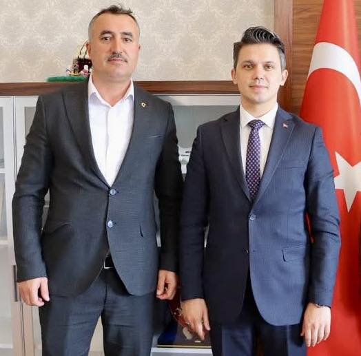 Başkan Çi̇çek, Hangi̇ Başkani Tebri̇k Etti̇ ..