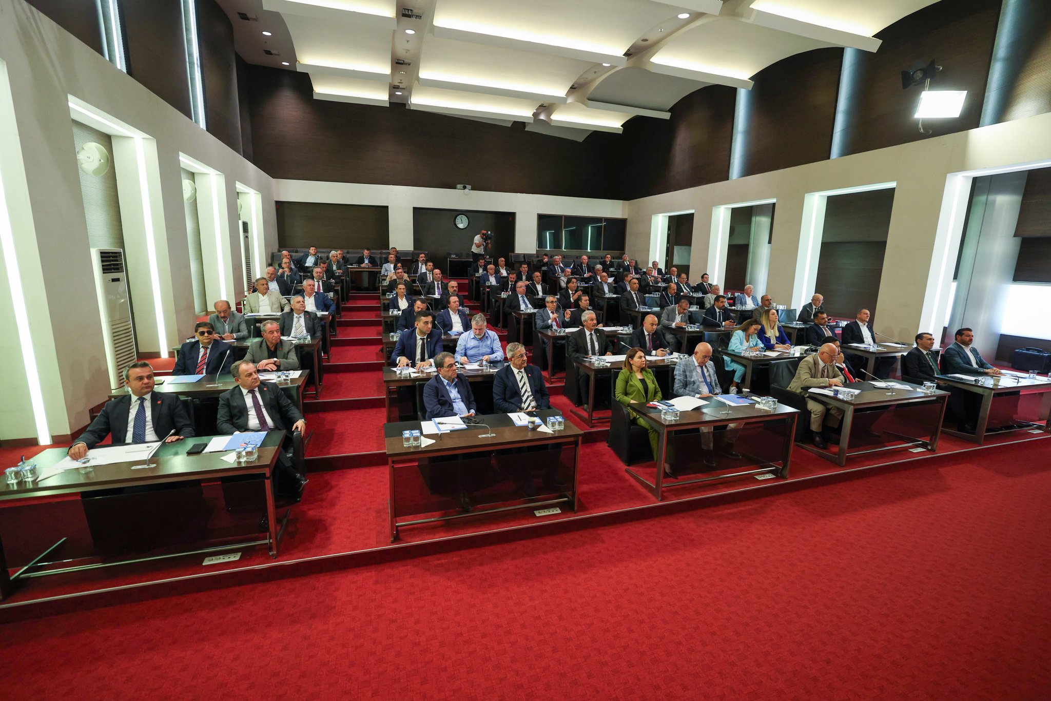 Başkan Erhan, Chp’ni̇n Yol Hari̇tasini Genel Merkezde Değerlendi̇rdi̇