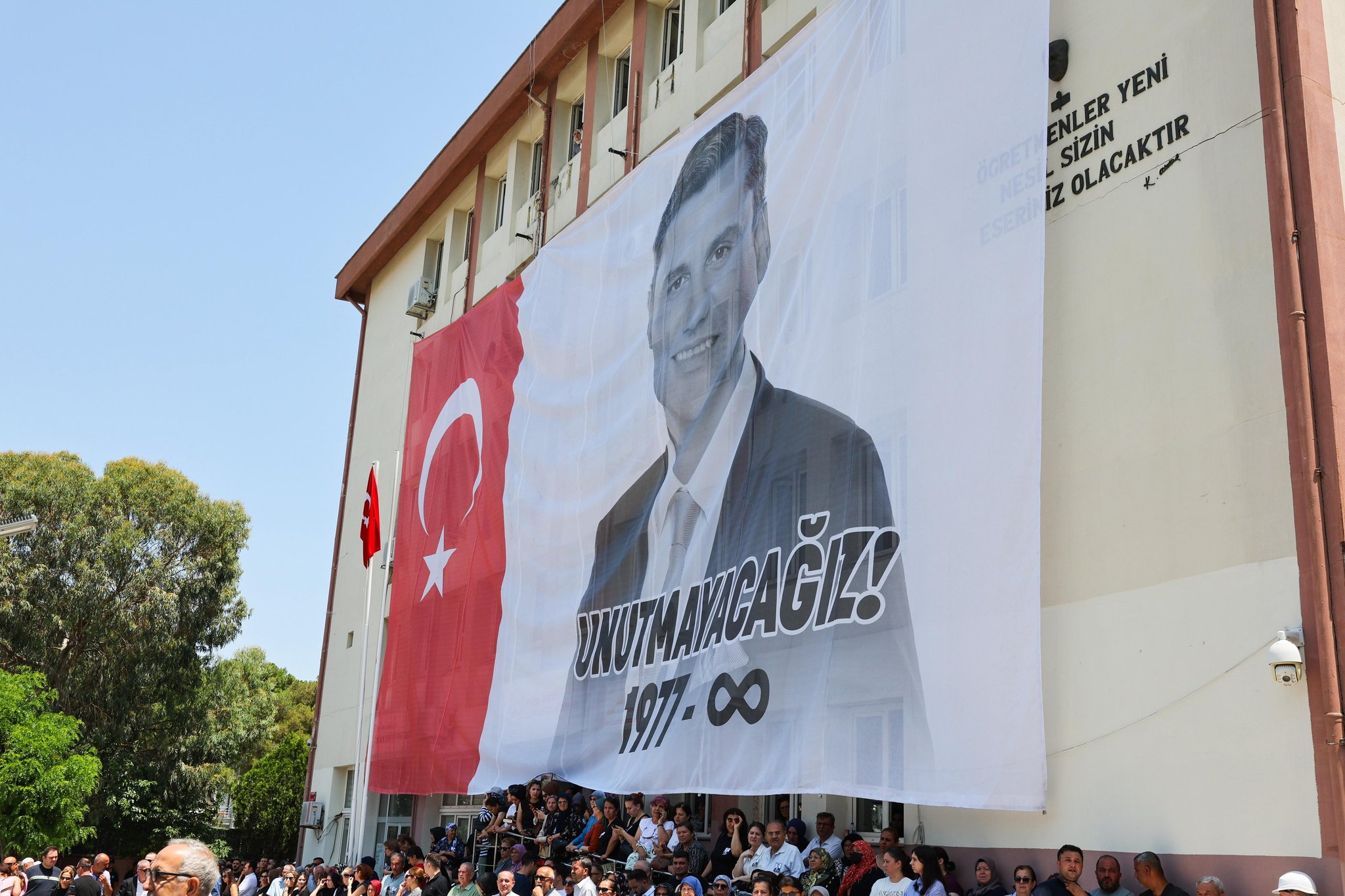 Başkan Erhan, Yol Arkadaşi Zeyrek’e Son Görevi̇ni̇ Yeri̇ne Geti̇rdi̇3