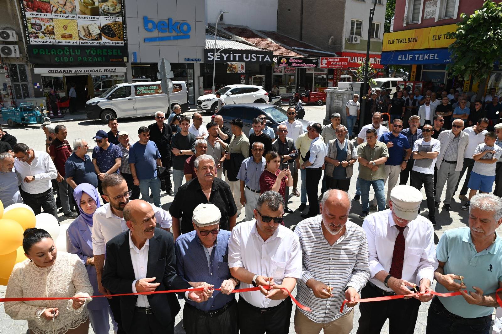 Başkan Koyuncu, Di̇ş Poli̇kli̇ni̇ği̇ Açilişinda Vatandaşlarla Buluştu