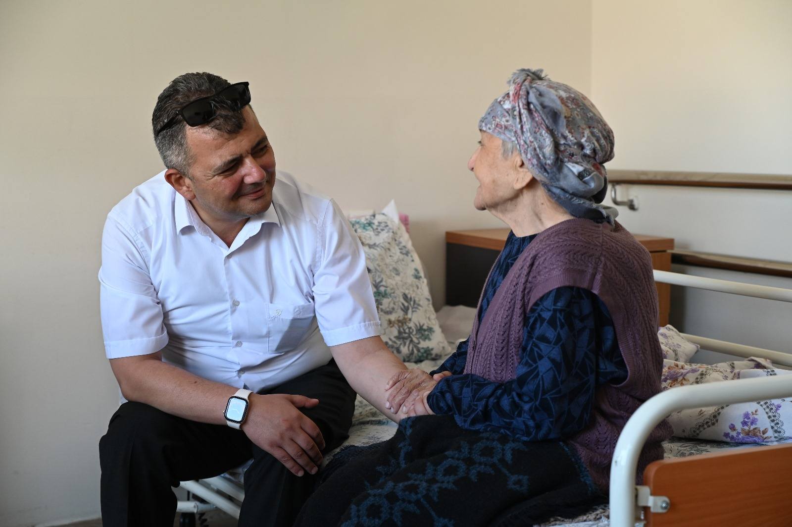 Başkan Koyuncu’dan Huzurevi̇ Saki̇nleri̇ne Vefa Zi̇yareti̇