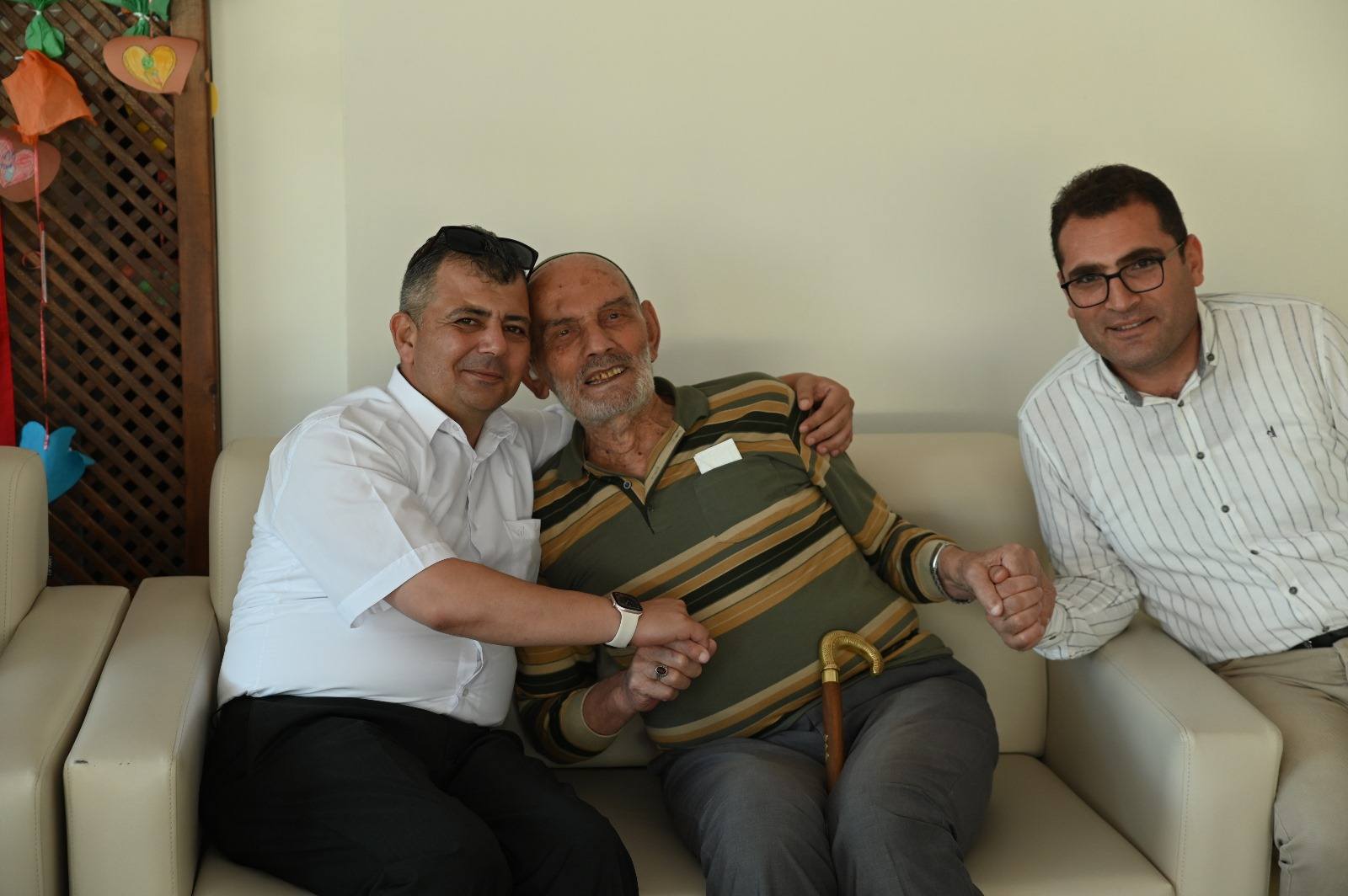 Başkan Koyuncu’dan Huzurevi̇ Saki̇nleri̇ne Vefa Zi̇yareti̇1