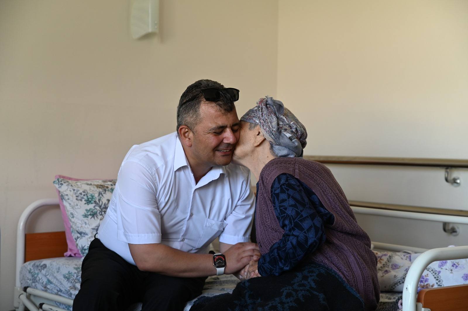 Başkan Koyuncu’dan Huzurevi̇ Saki̇nleri̇ne Vefa Zi̇yareti̇6
