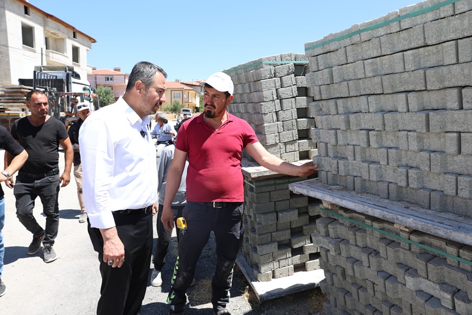 Başkan Öztaş Sahada Sazak Mahallesi̇’nde Dönüşüm Başladi (1)