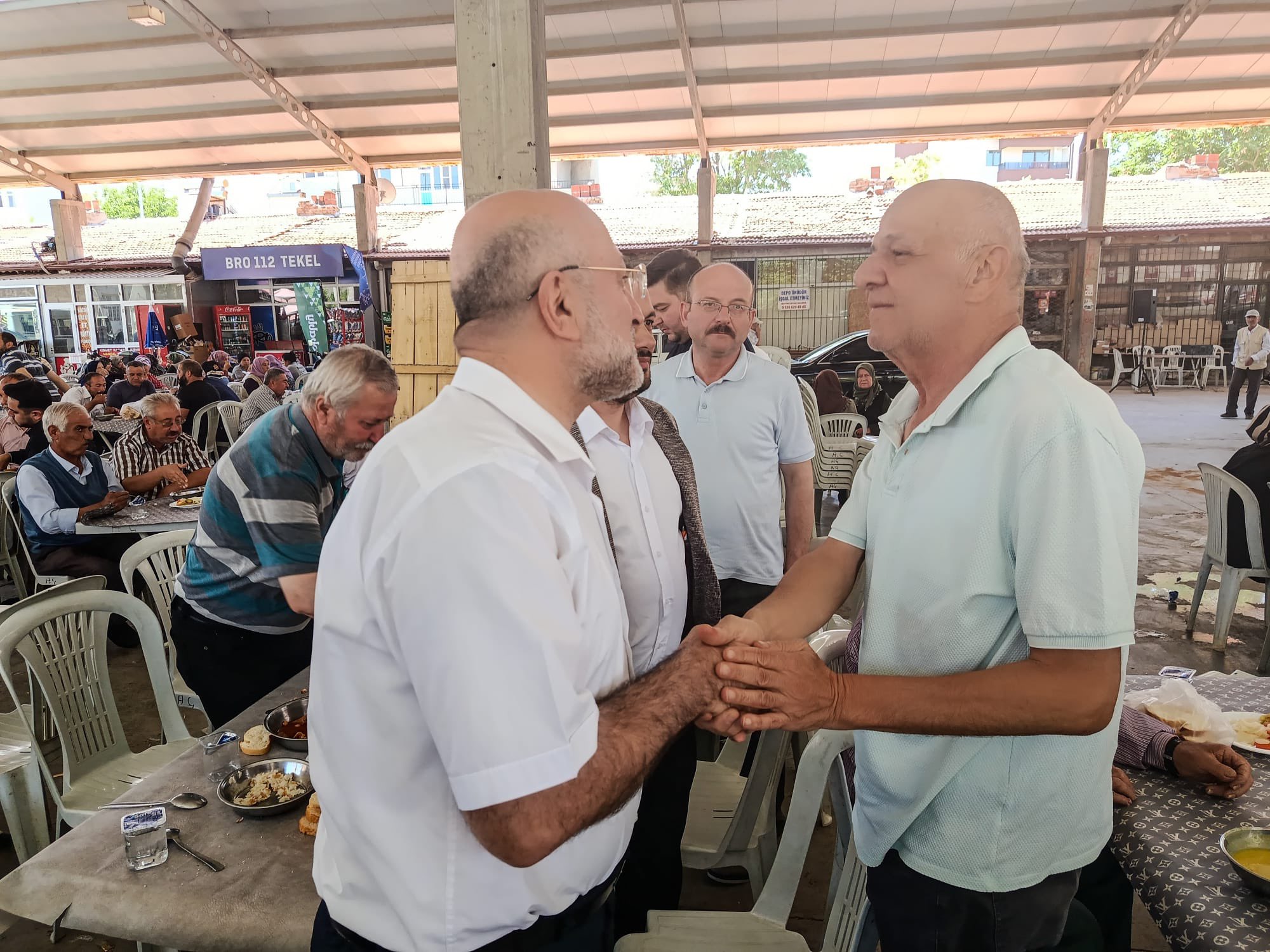 Başkan Şahi̇n Başmakçi’da Hem Teşki̇latla Görüştü Hem Dua Etti̇4