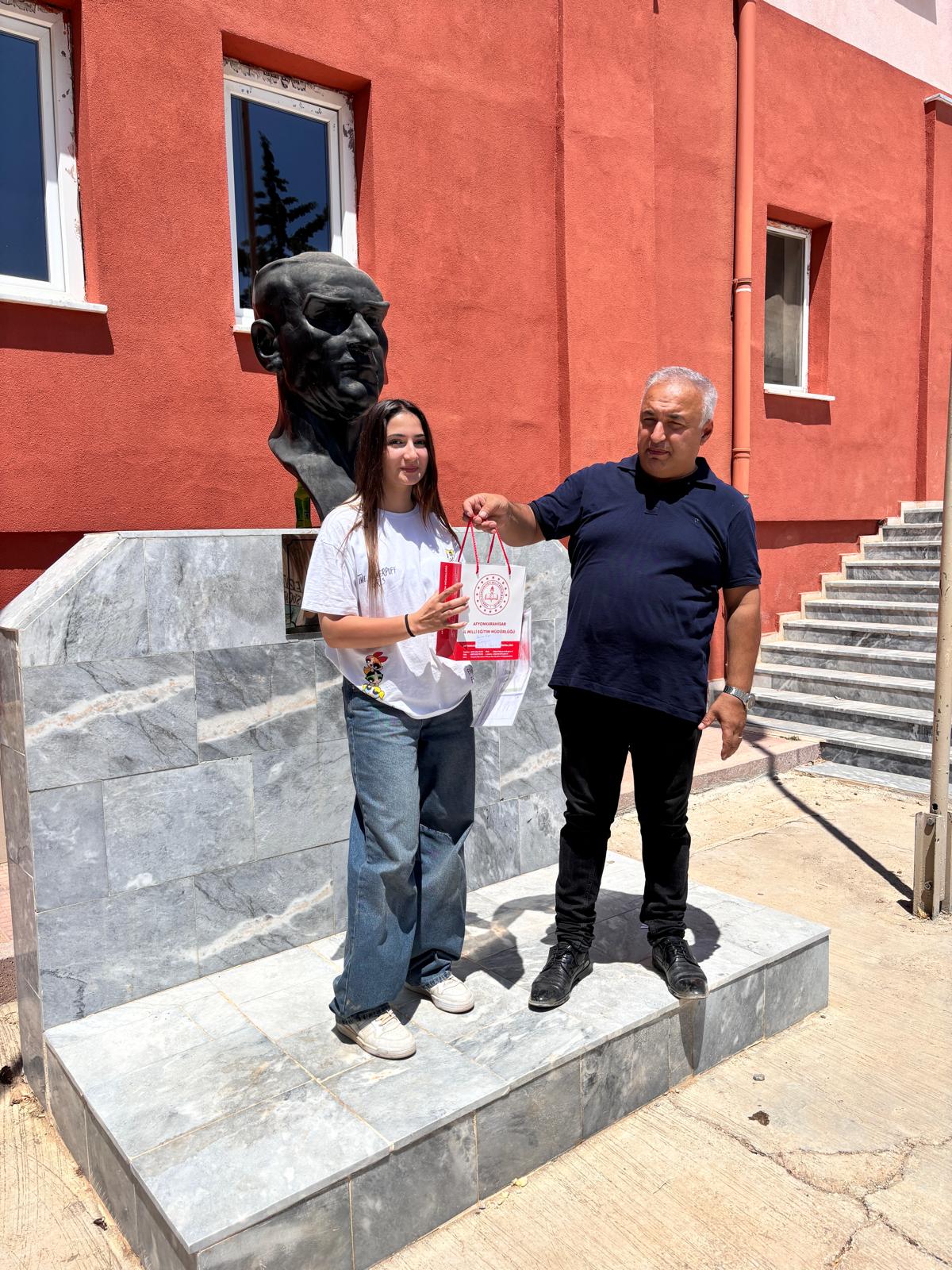 Başmakçi’da Proje Şampi̇yonlarina Ödül