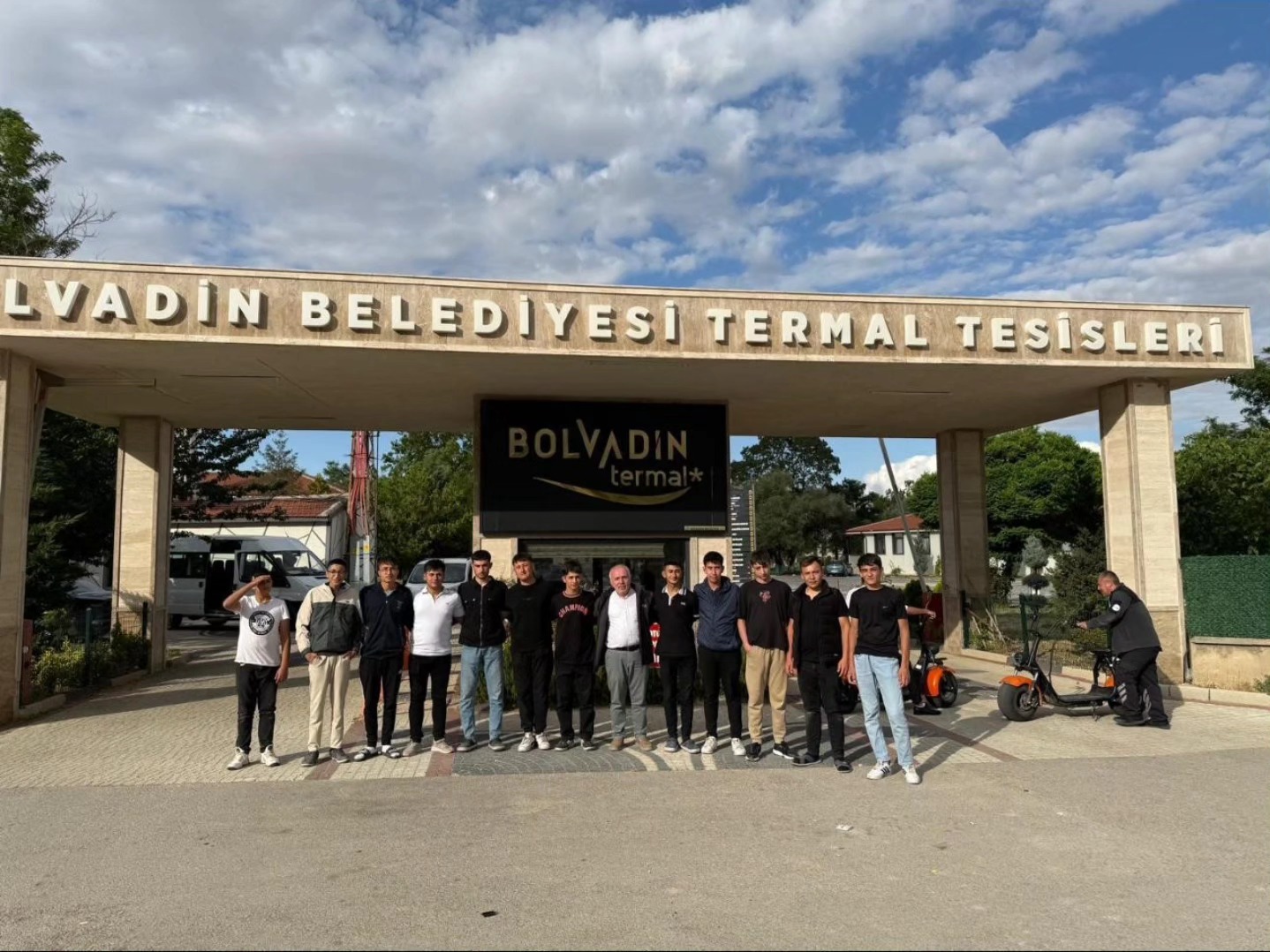 Bolvadi̇n Beledi̇yesi̇nden Gençlere Moral Desteği̇